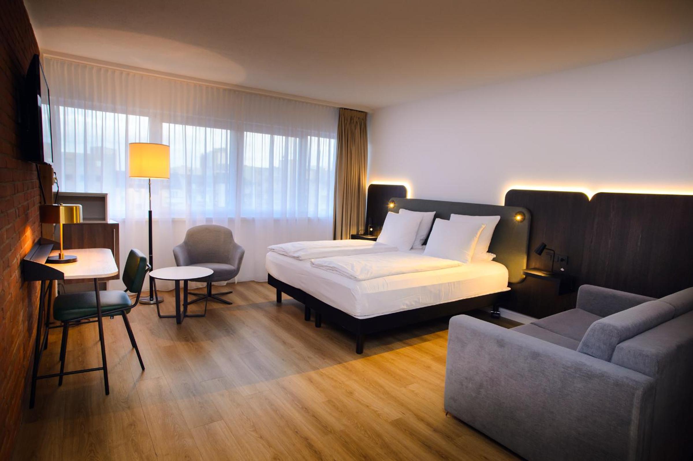 Junior Suite with One King Bed and One Sofa Bed  photo 2