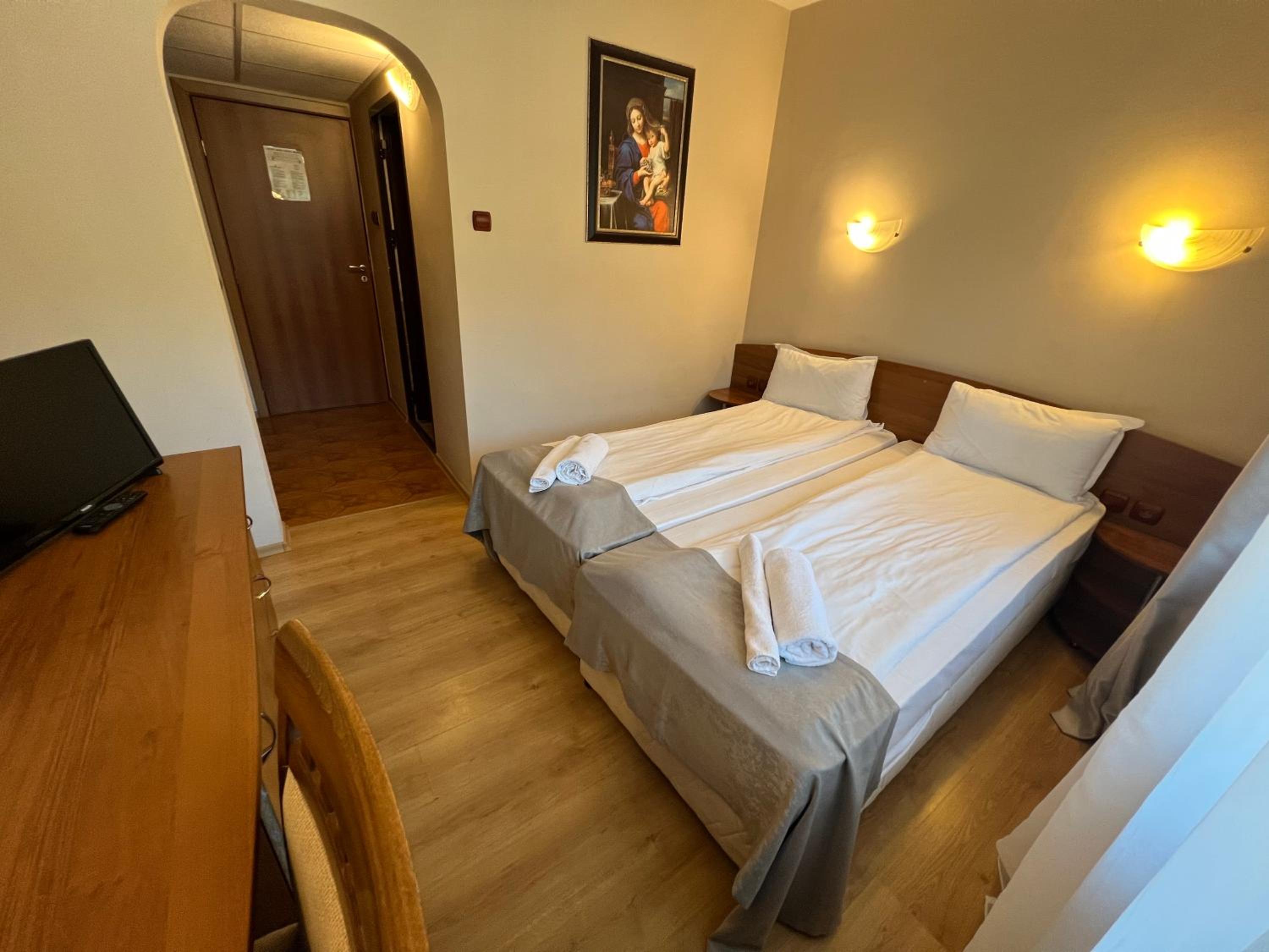 Small Double or Twin Room photo 2