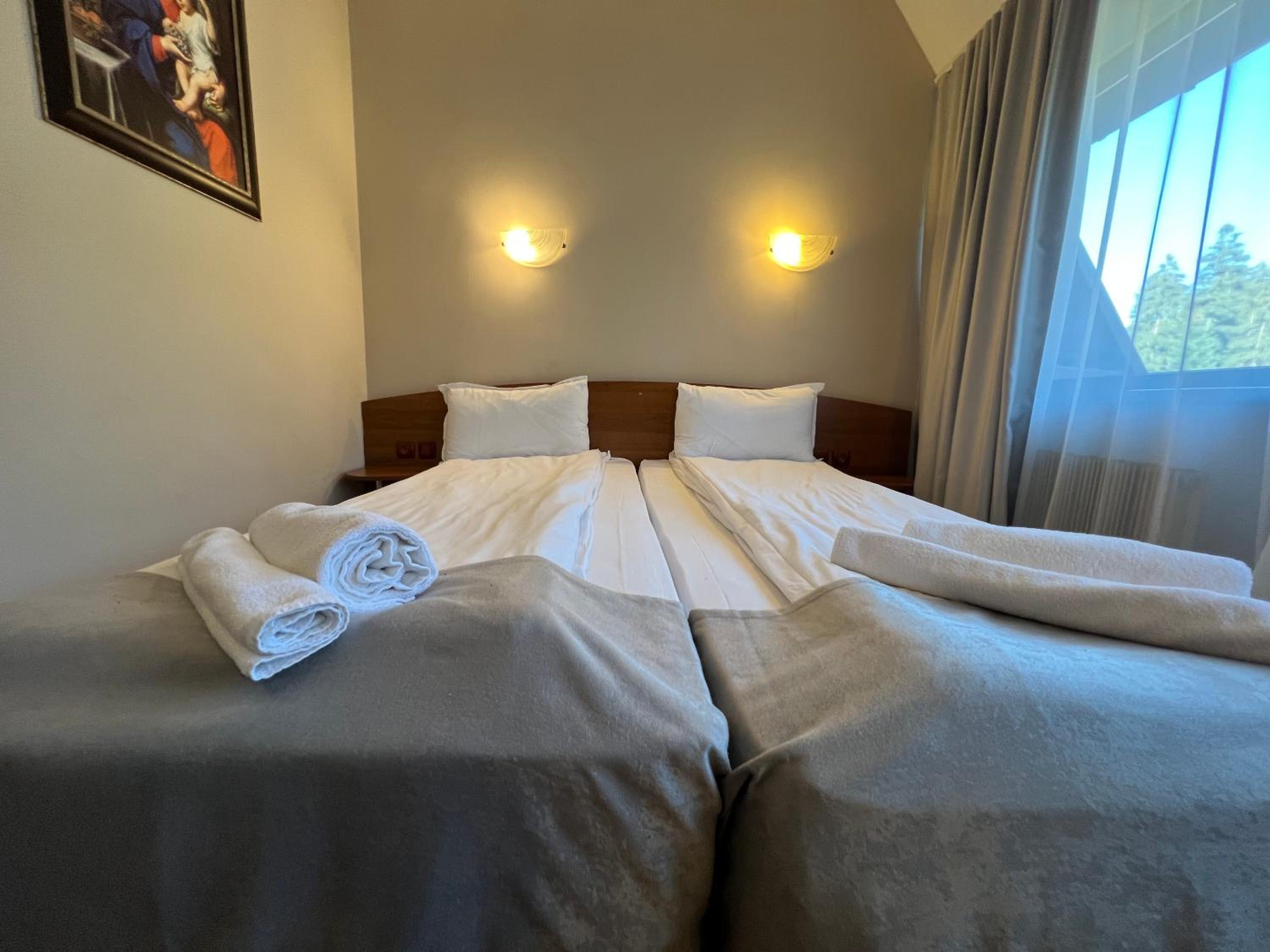 Small Double or Twin Room photo 3