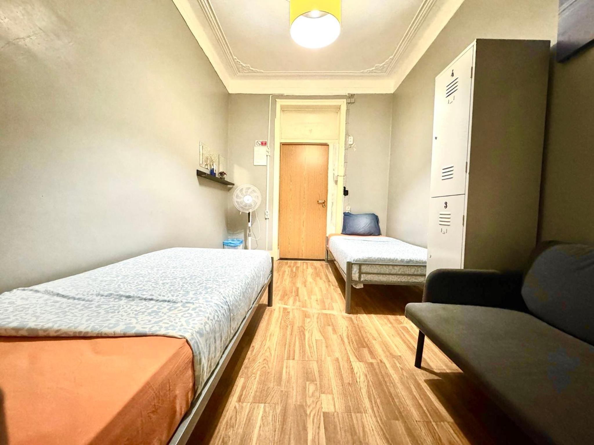 Large Twin Room - Photo 1