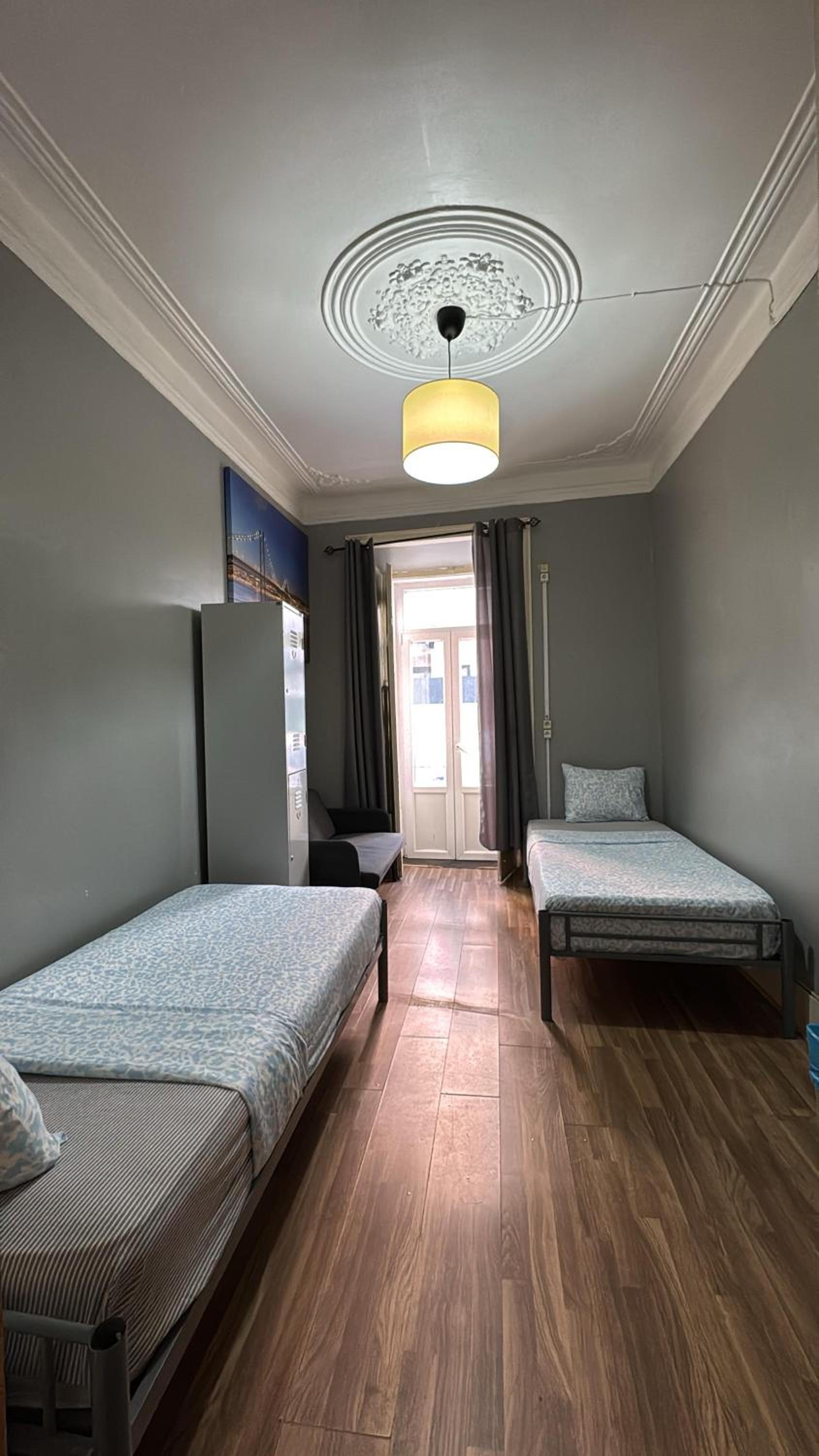 Large Twin Room - Photo 2