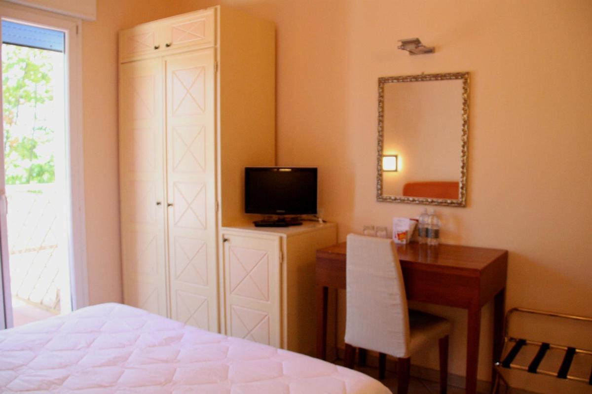 Superior Double or Twin Room with Balcony photo 3