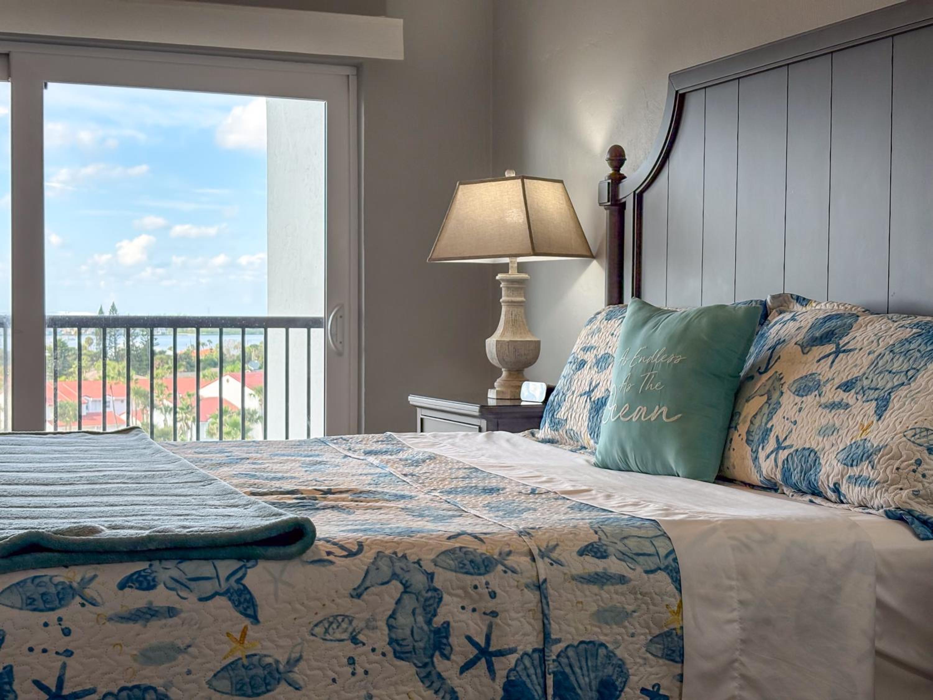 One-Bedroom Apartment with Balcony and Water View photo 1