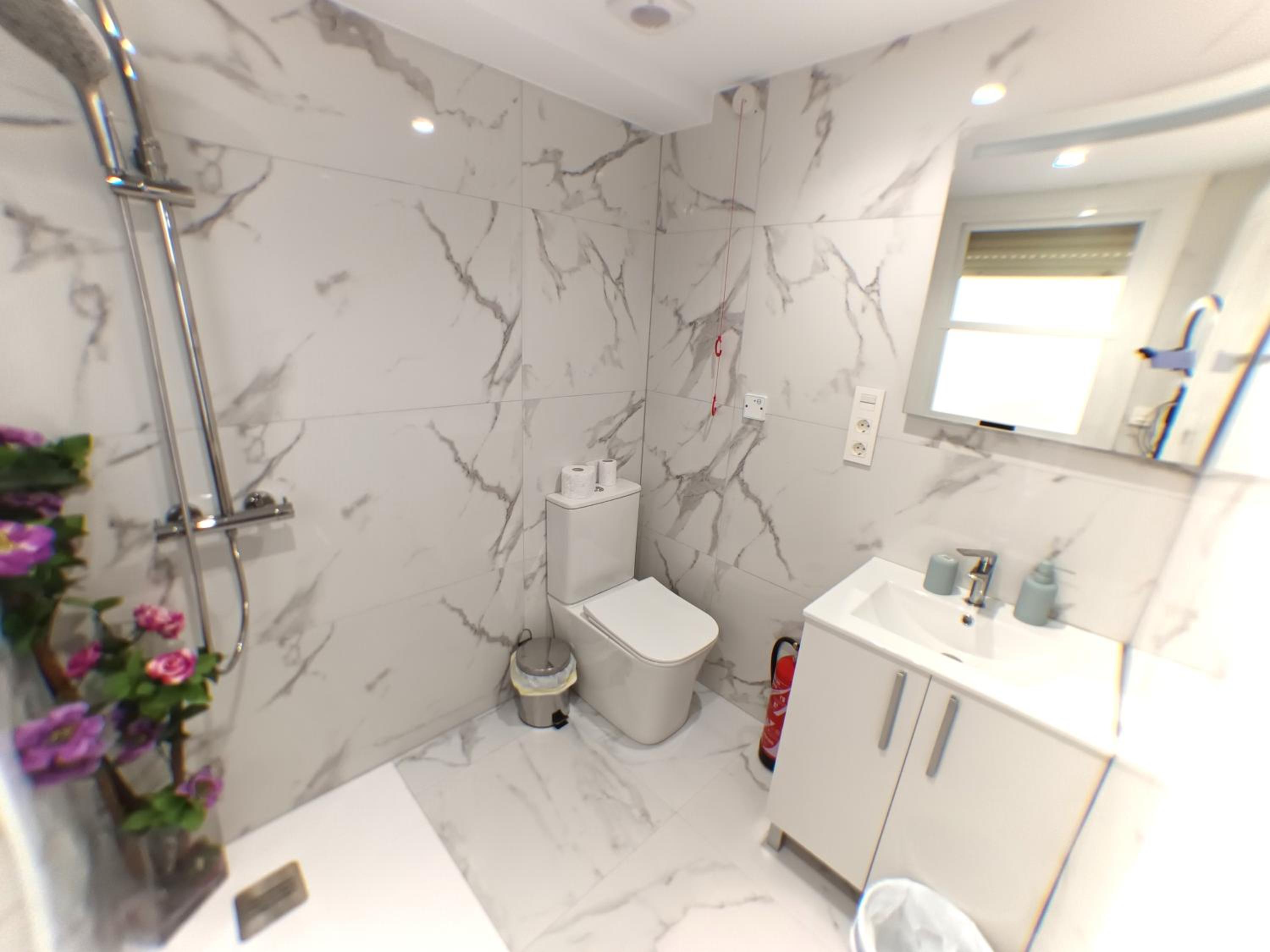 Twin Room with Private Bathroom