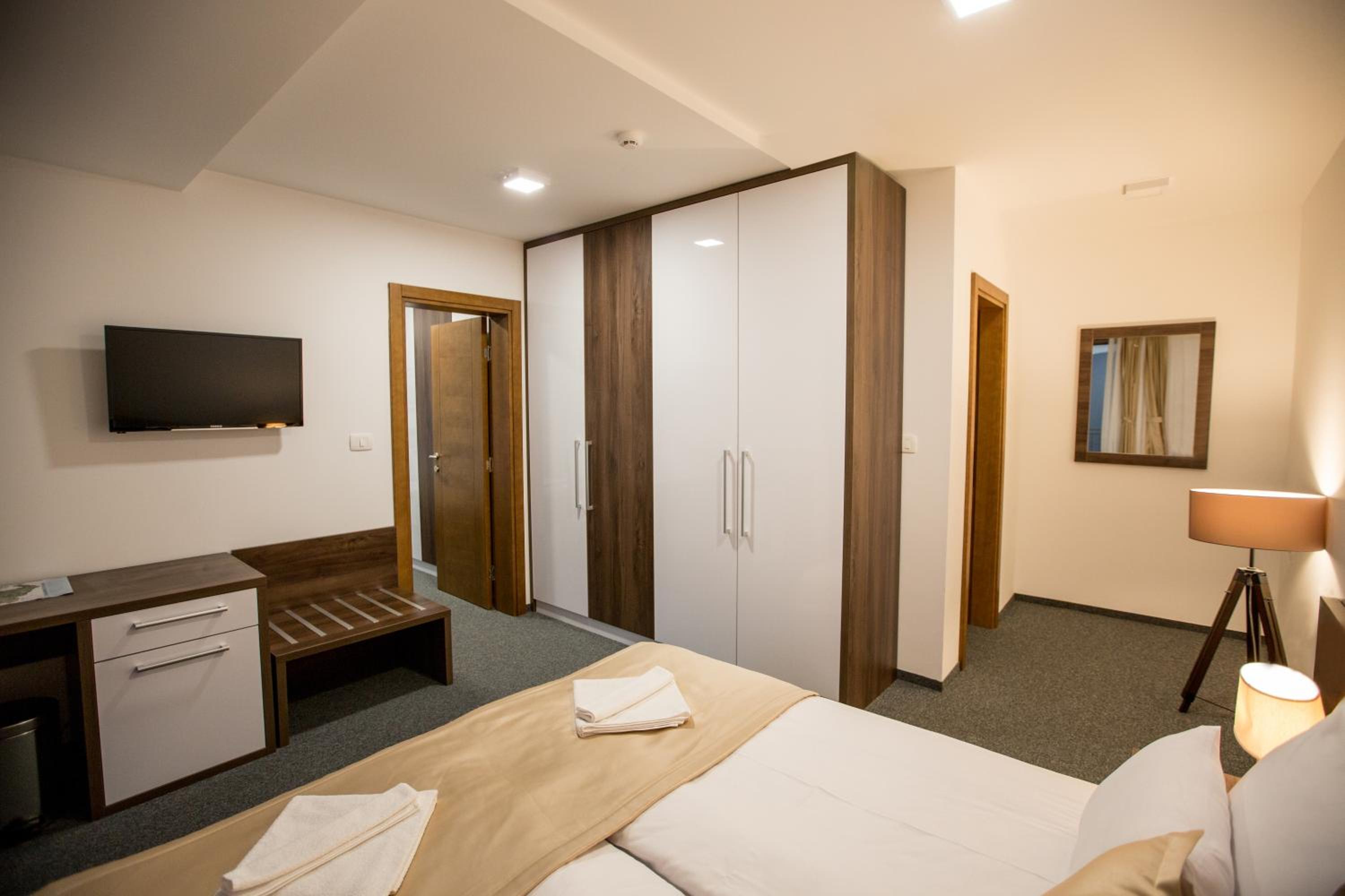 Superior Suite - Photo 5