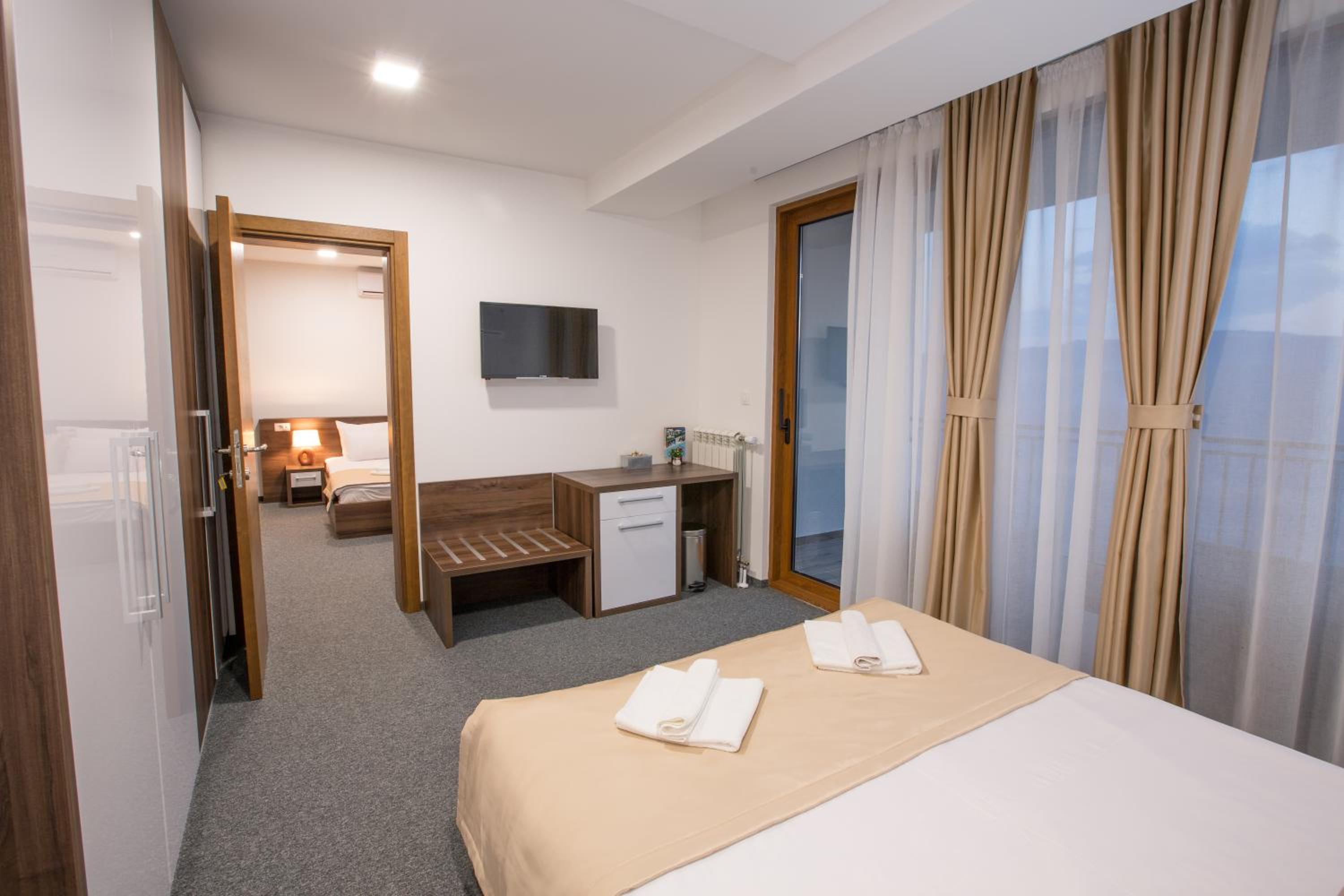 Superior Suite - Photo 3