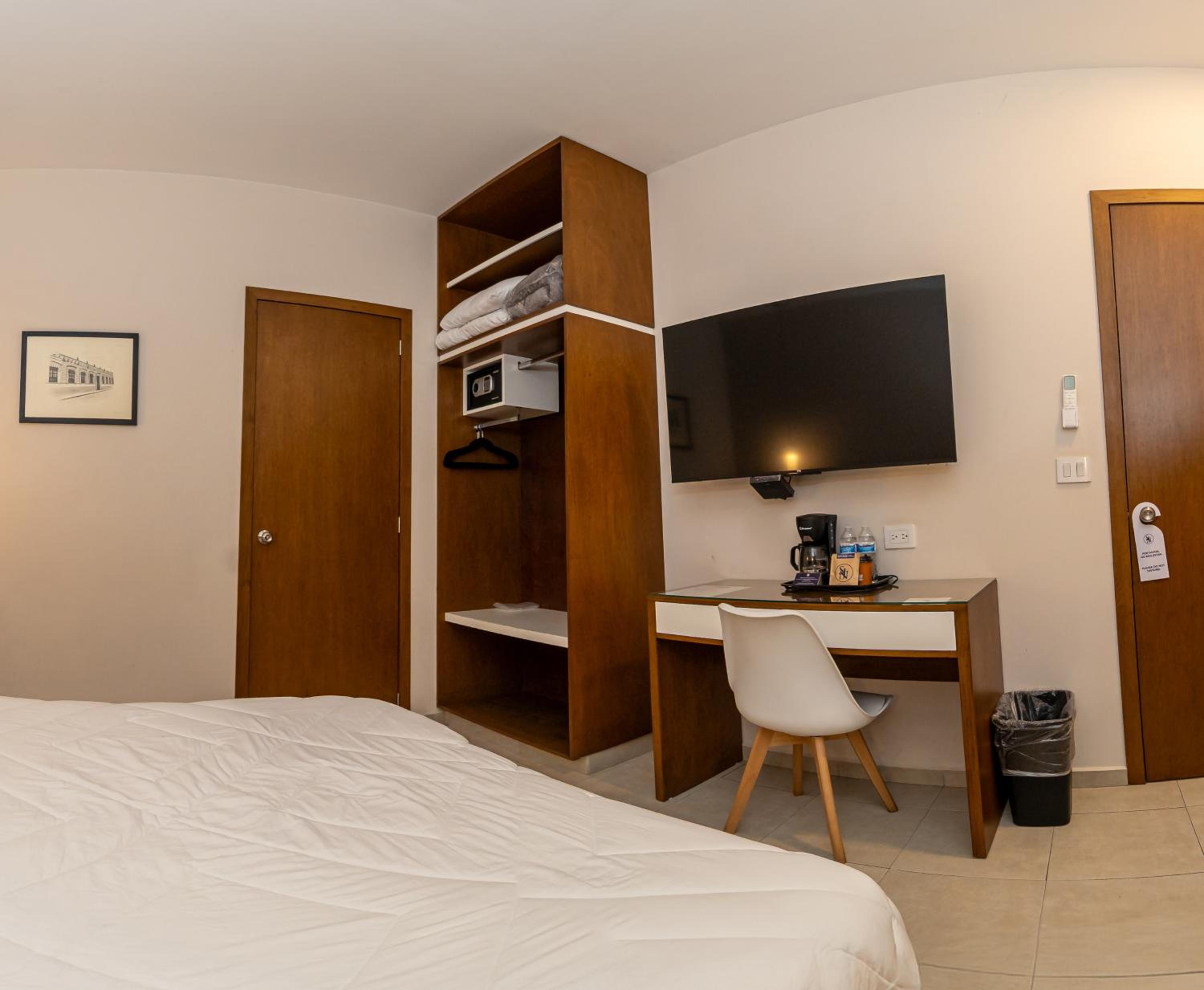 Deluxe Queen Room