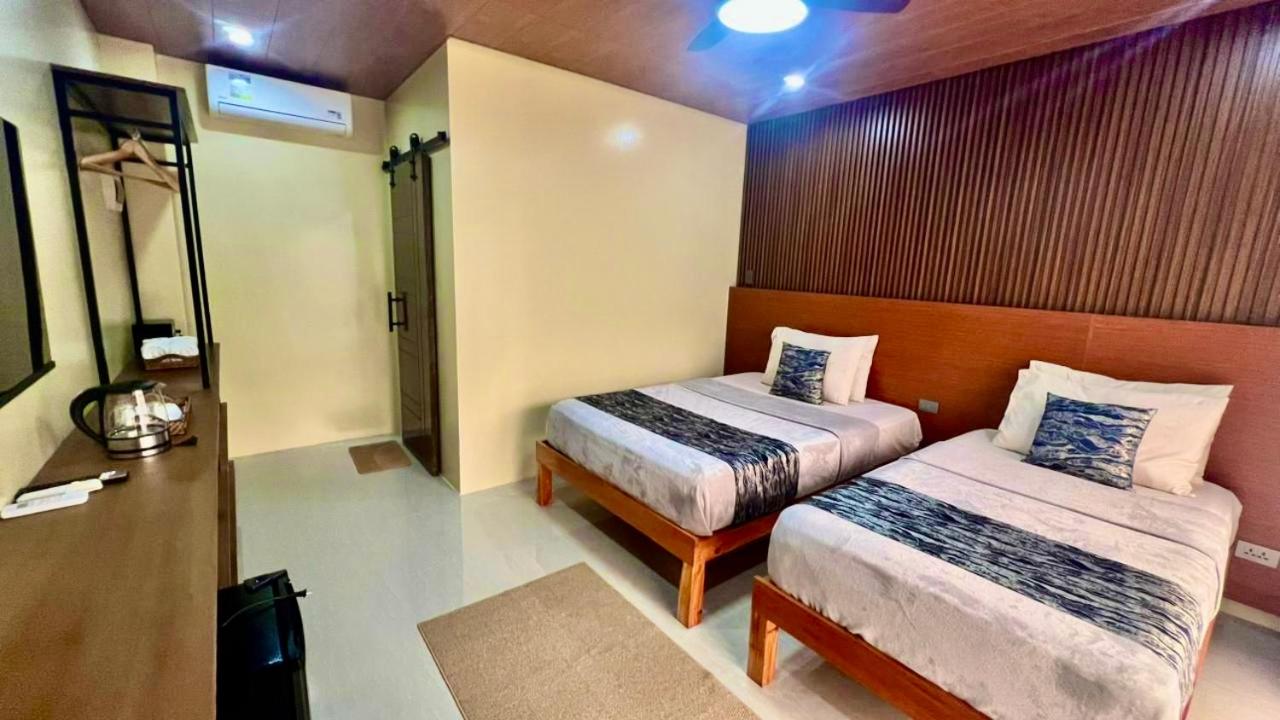 Deluxe Double Room (2 Adults + 1 Child)