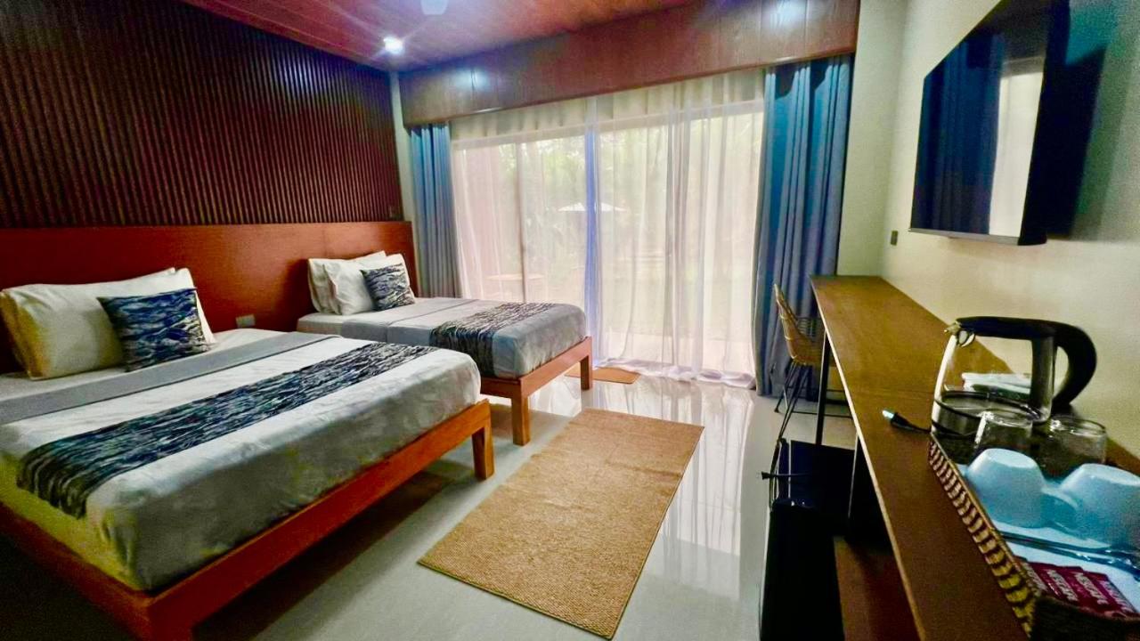 Deluxe Double Room (2 Adults + 1 Child)