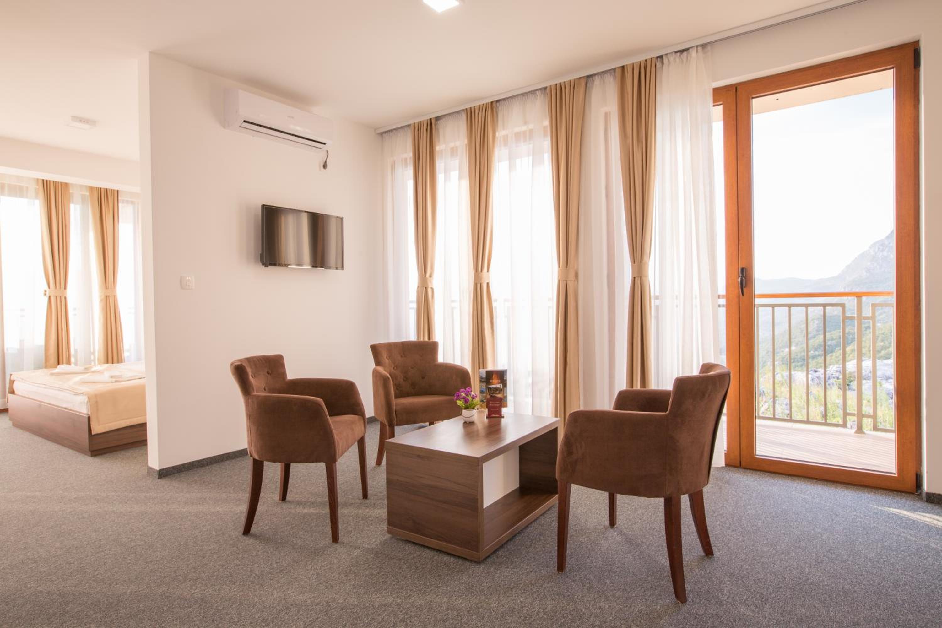 Deluxe Suite - Photo 5