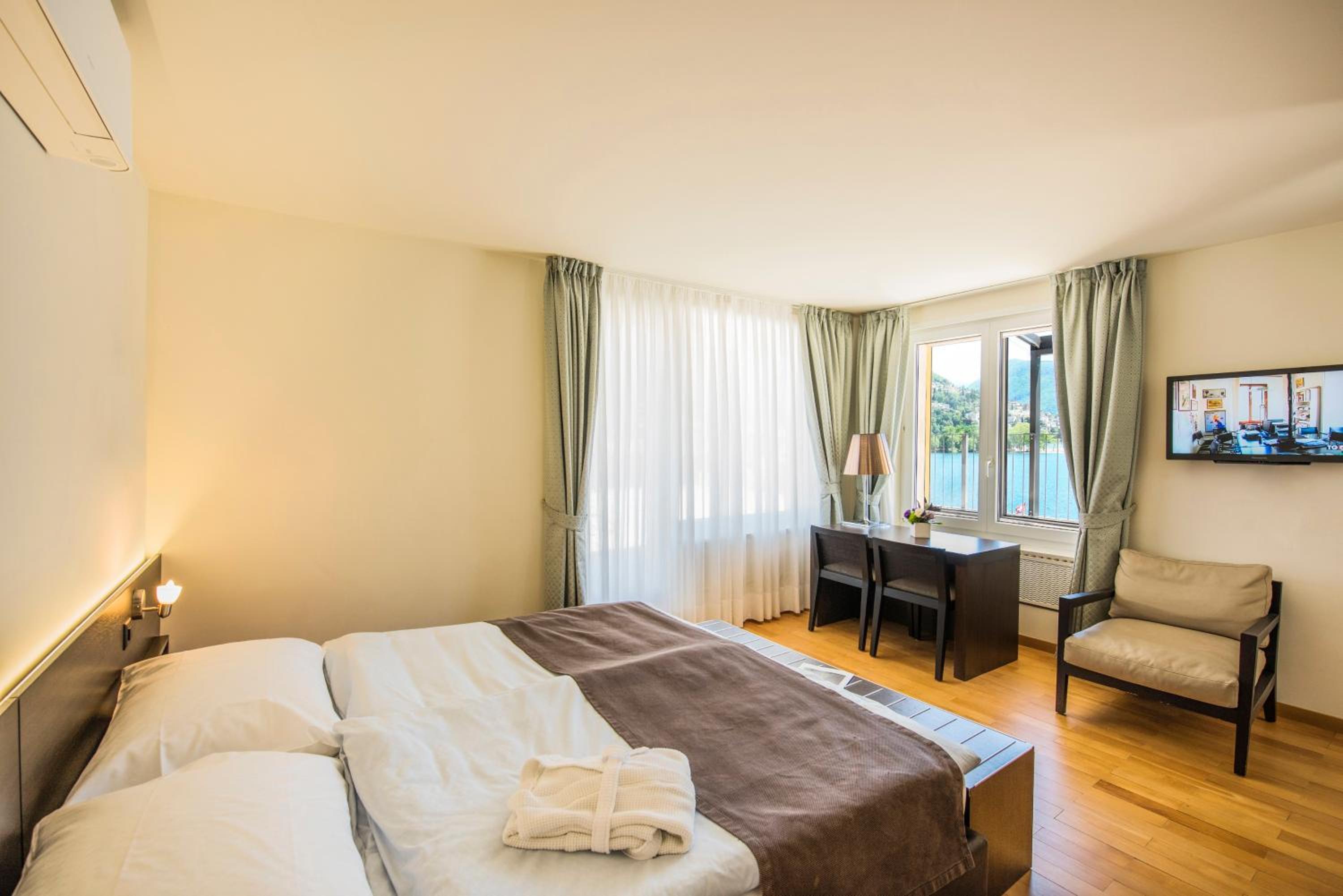 Two-Bedroom Suite with Lake View and Terrace