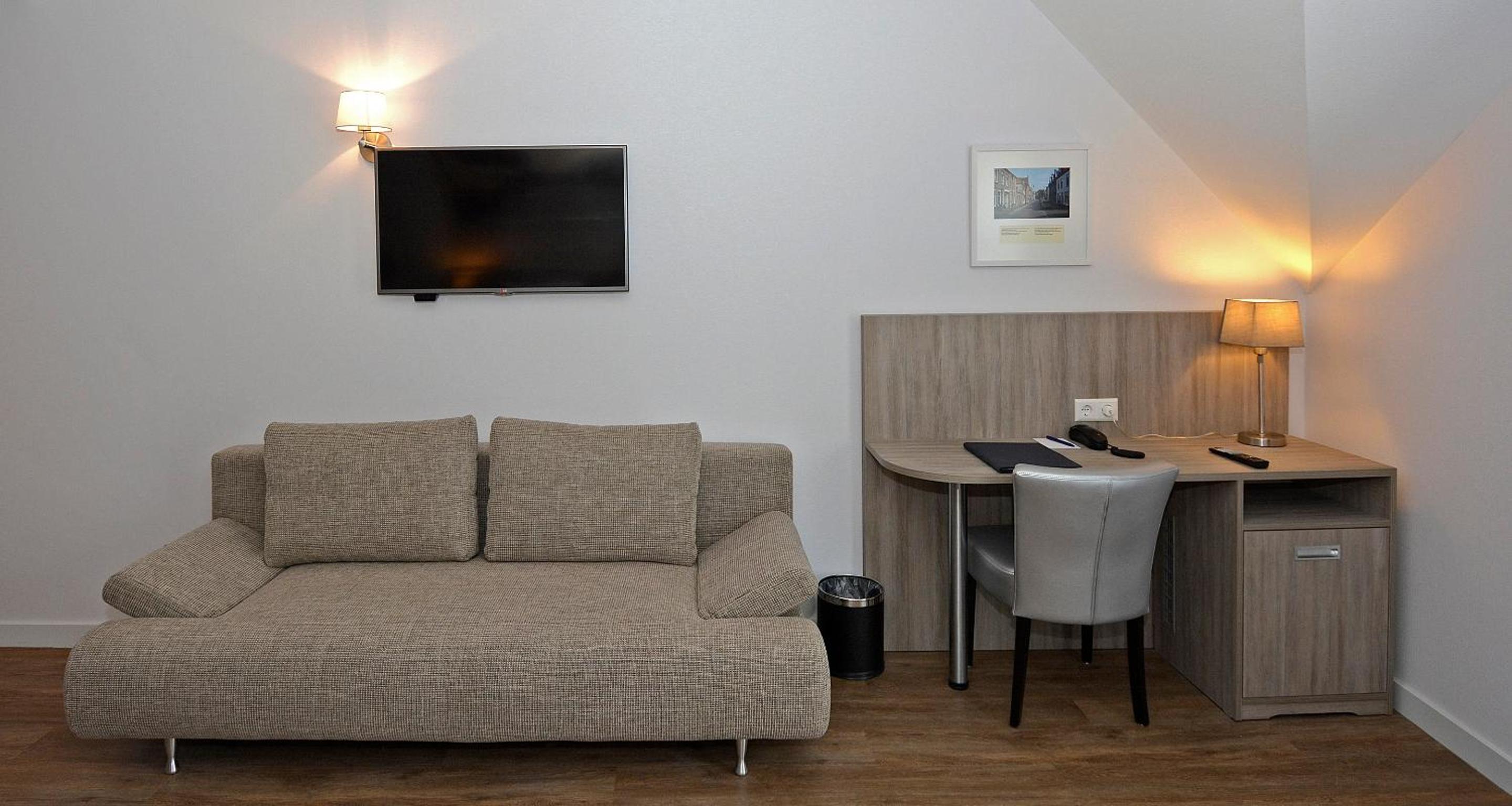 1 Double bed and 1 Single Bed - Non Smoking - Photo 2