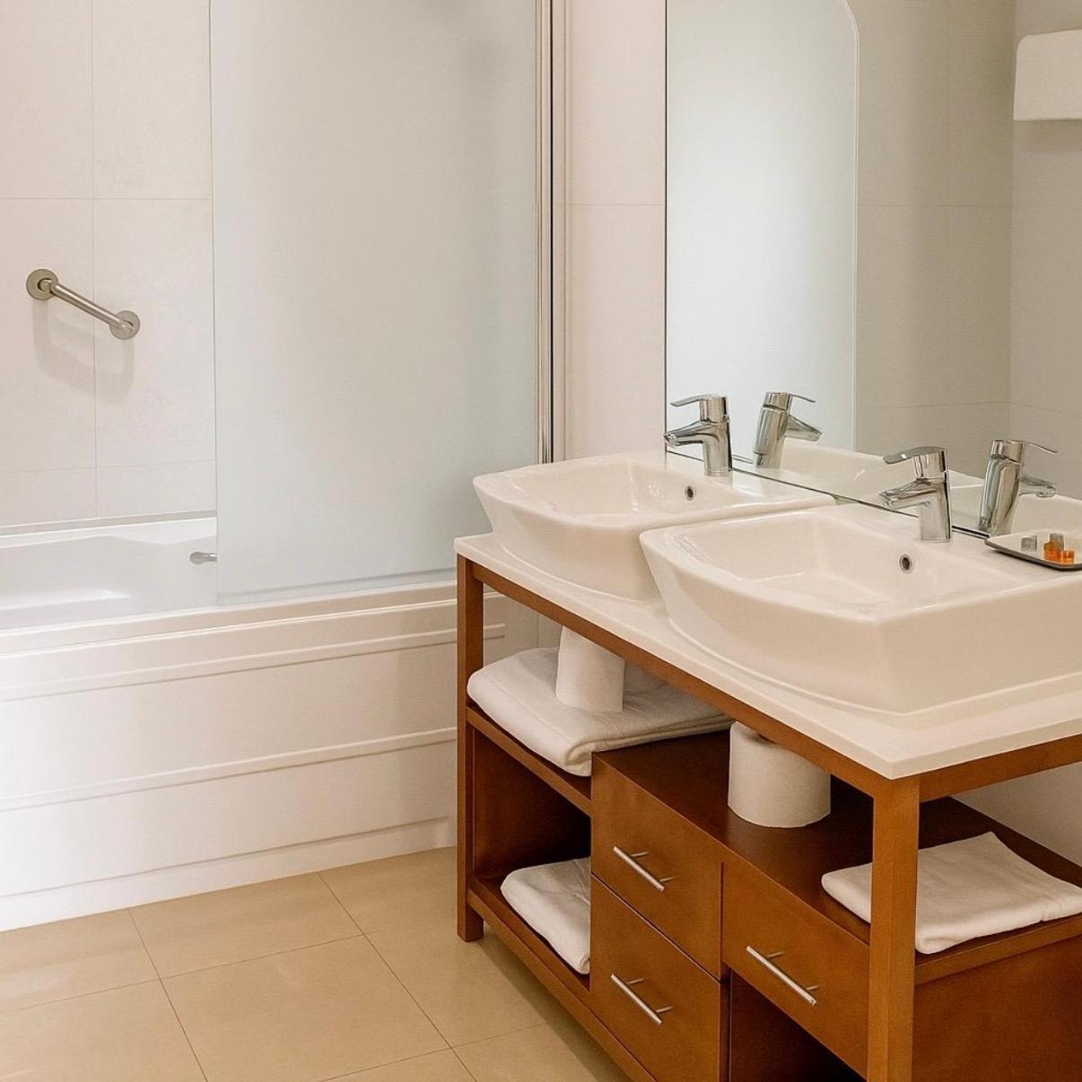 Queen Suite - Photo 2