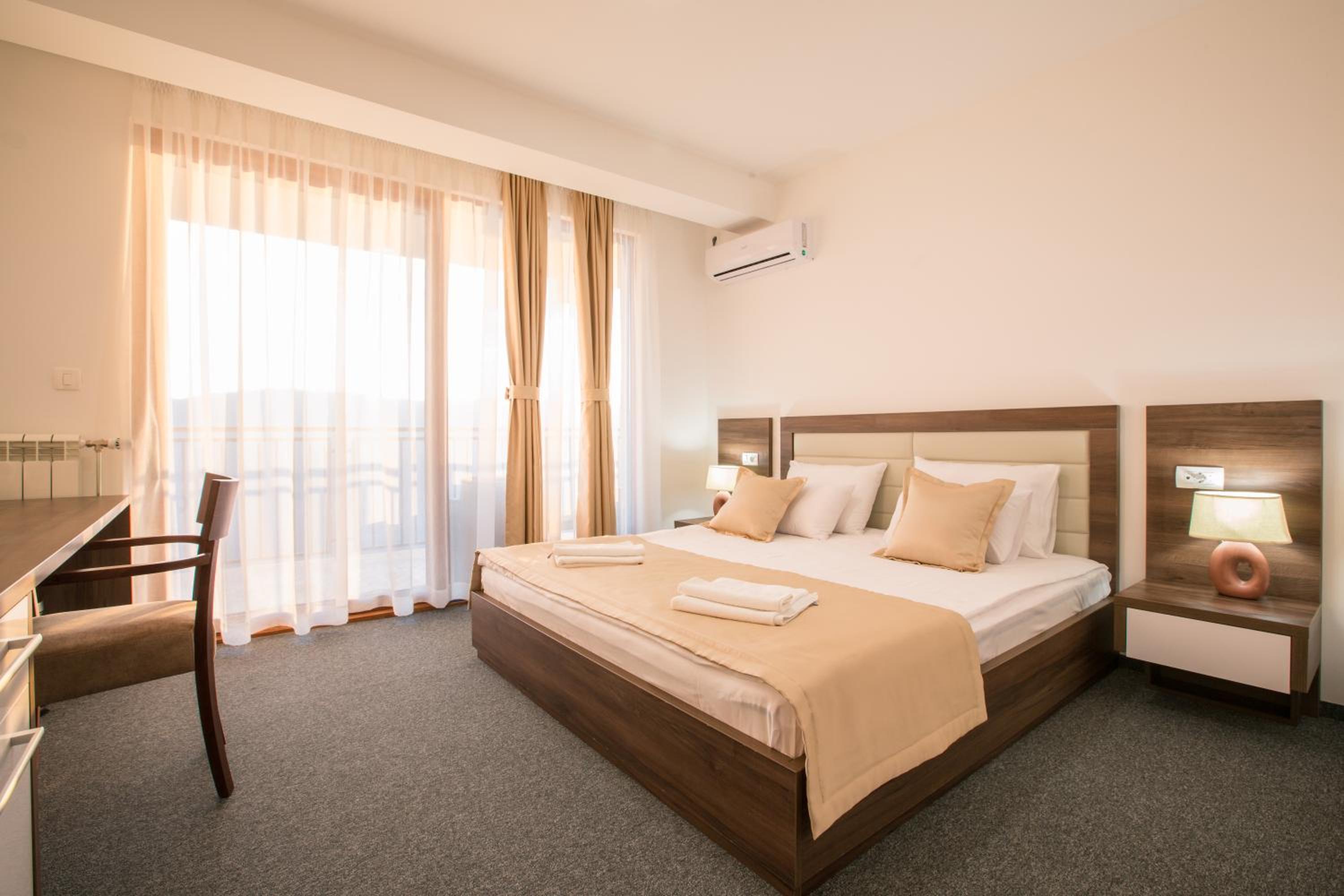Deluxe Suite - Photo 1