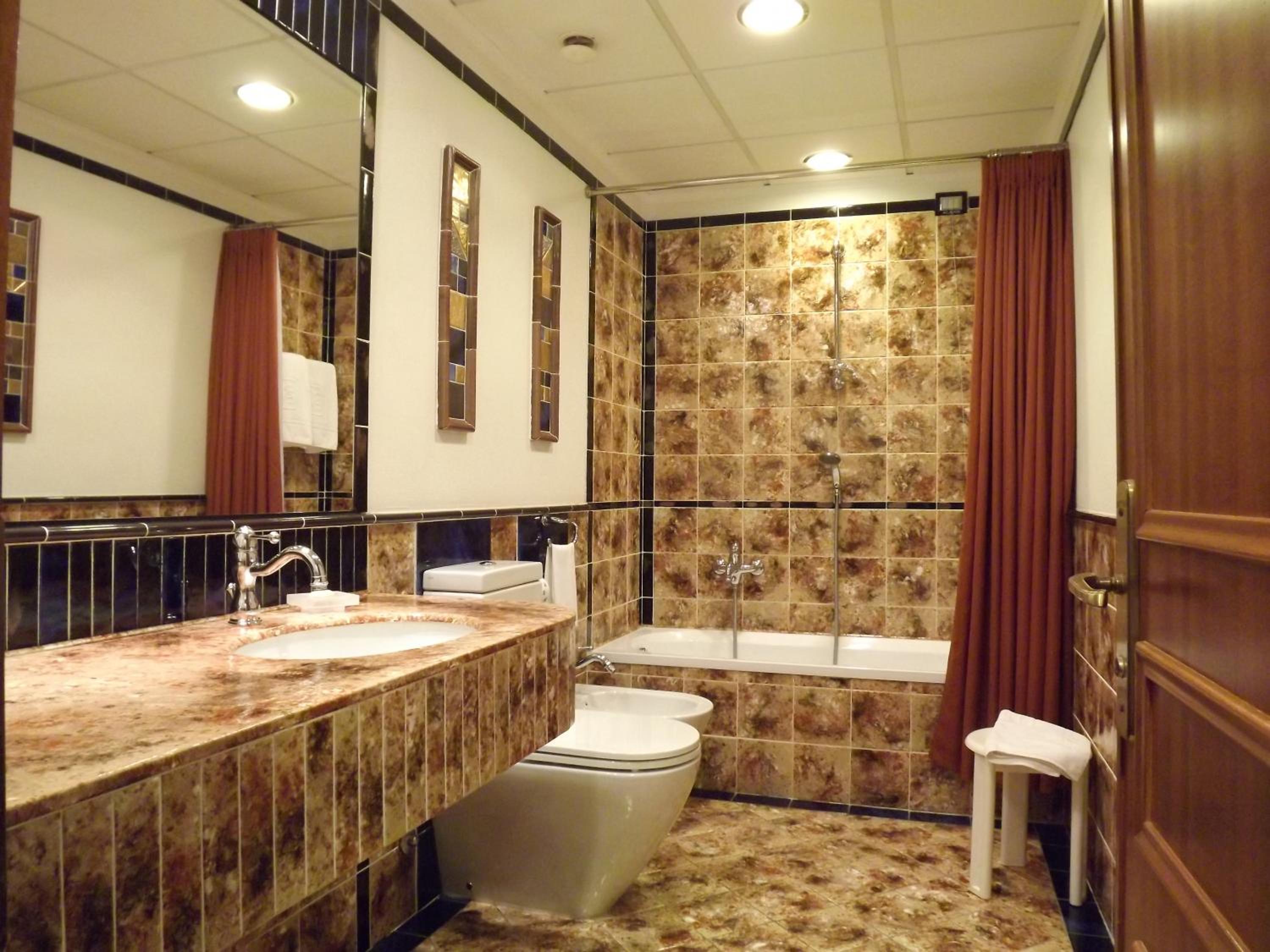 Deluxe Double or Twin Room with River View - Photo 7