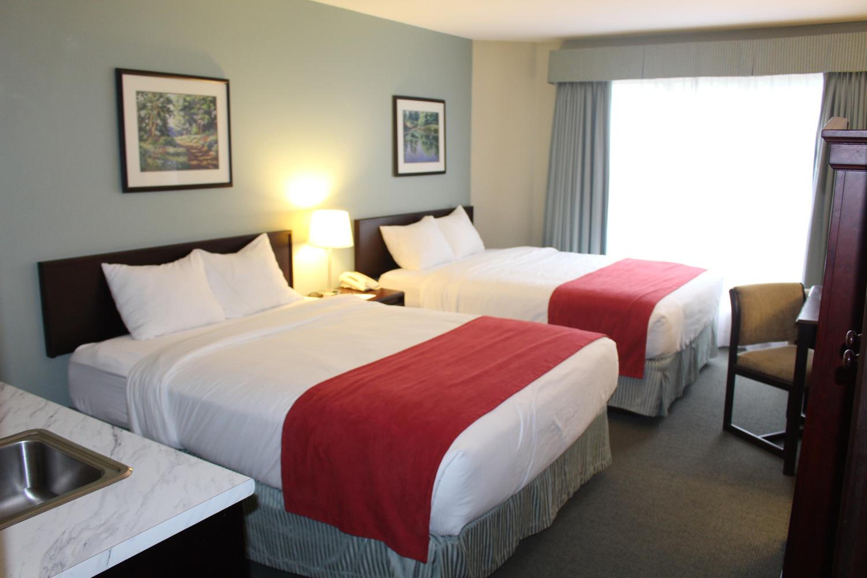 Queen Room with Two Queen Beds with Kitchenette - Photo 5