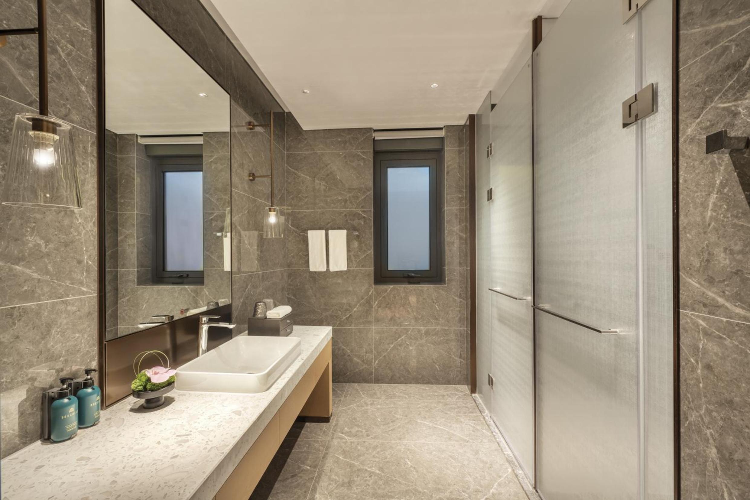 One-Bedroom Hotspring Yard Suite - Photo 5