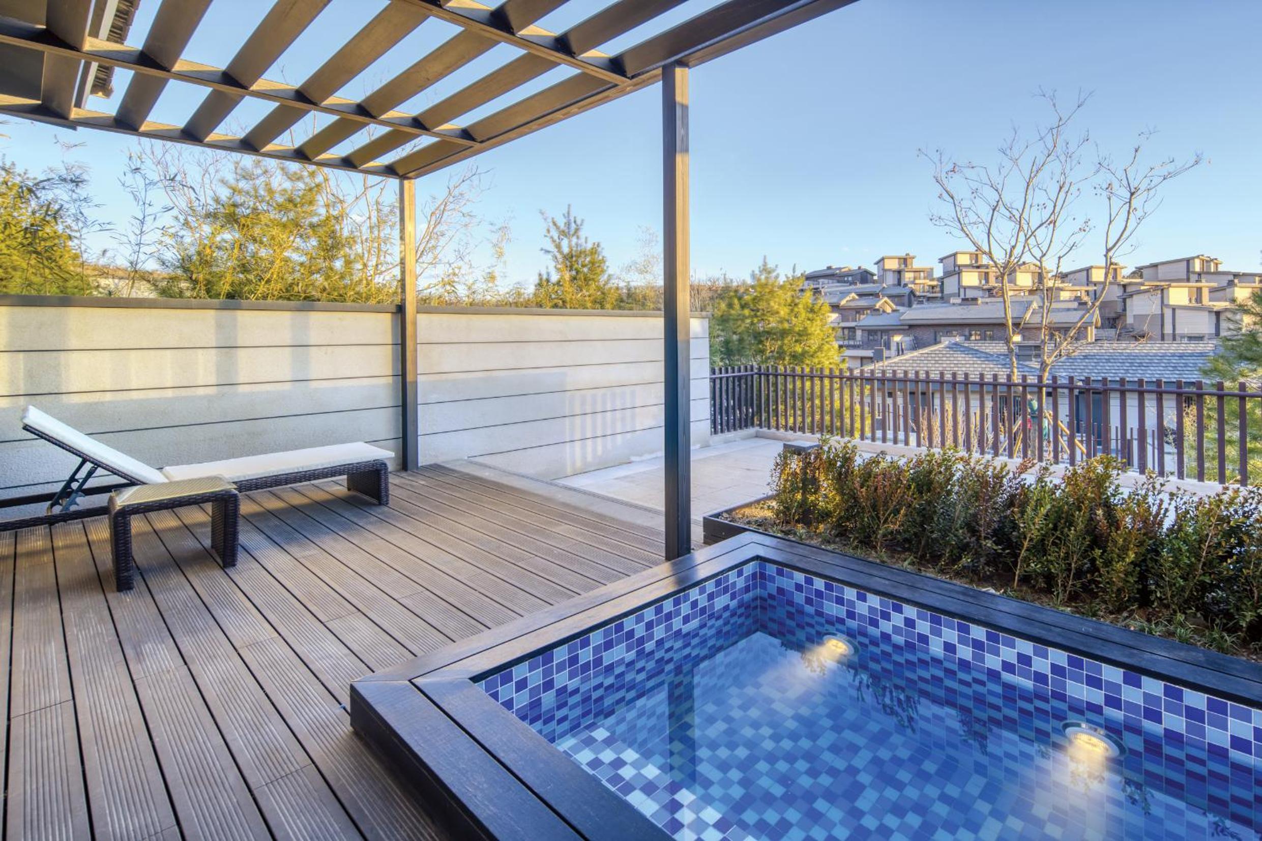 One-Bedroom Hotspring Yard Suite - Photo 8