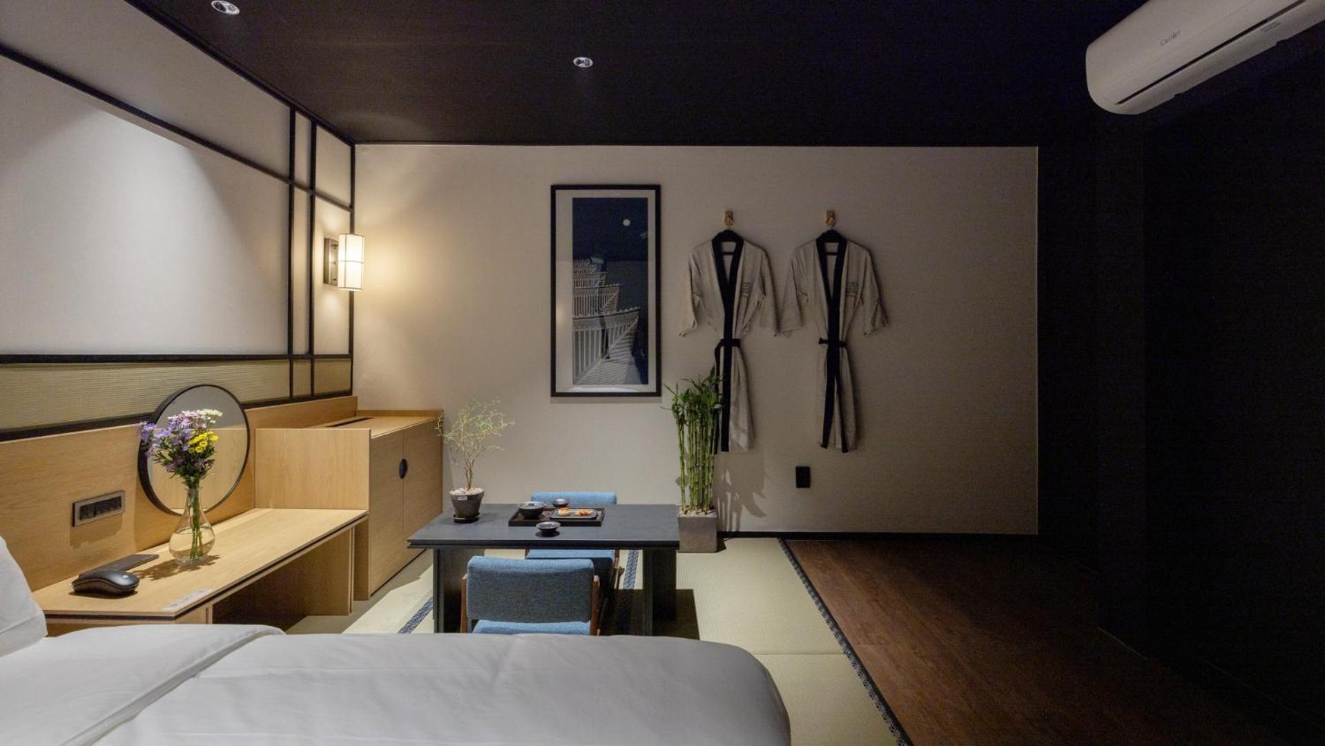 Double Room with Movie