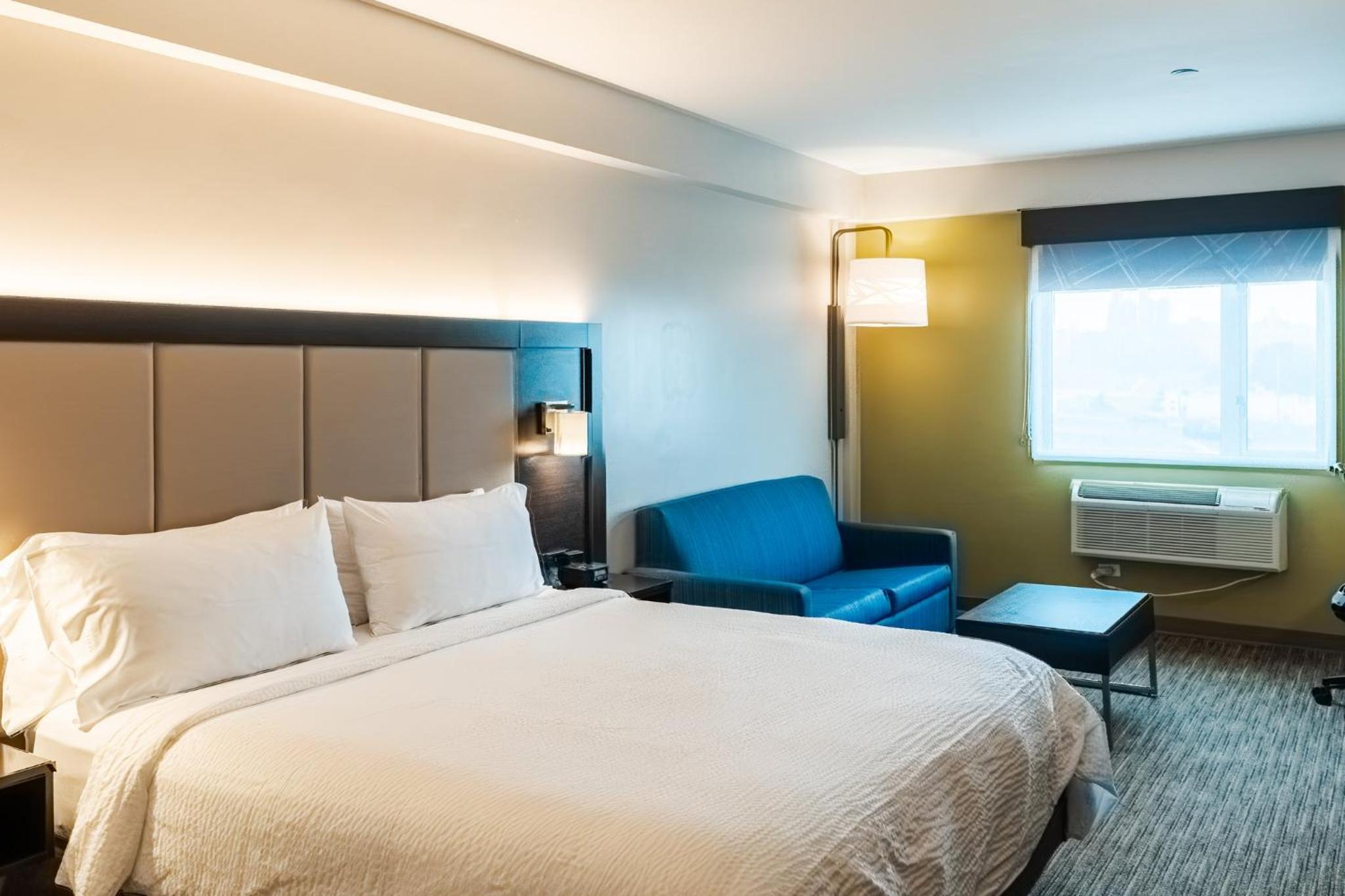 King Suite - Non-Smoking - Photo 1
