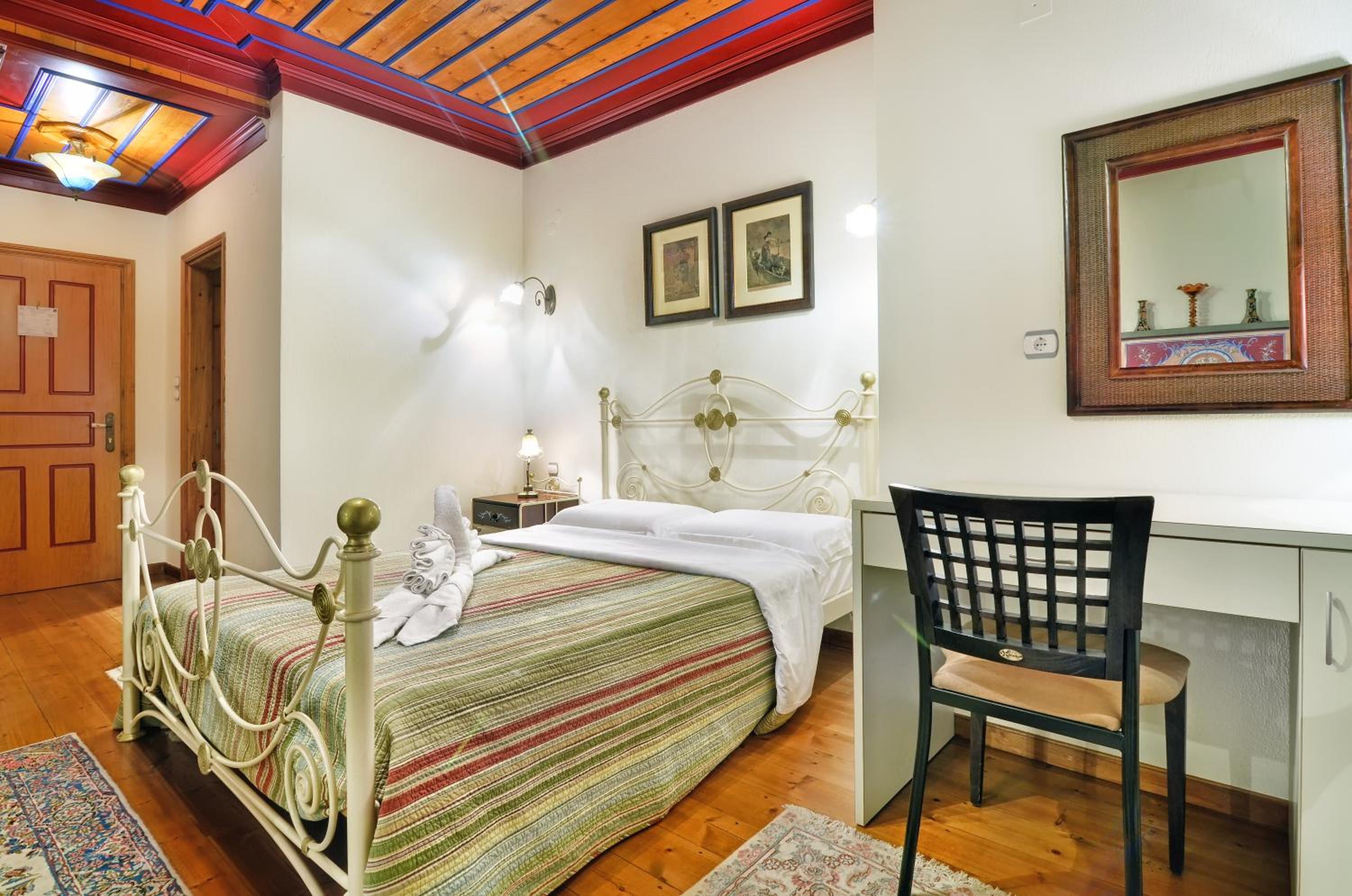 Deluxe Double Room with Fireplace - Photo 5
