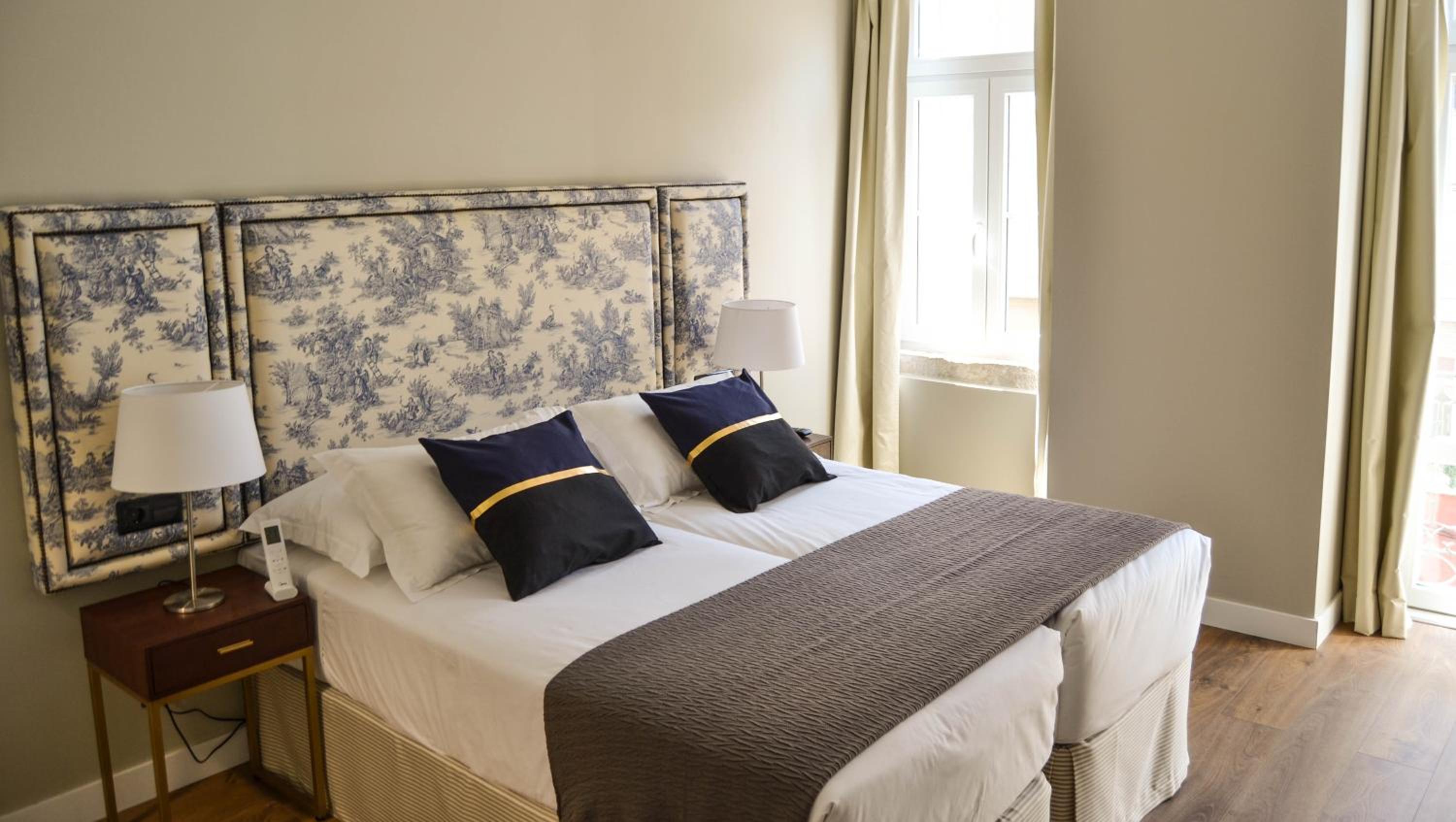 Double or Twin Room with Private Ensuite Bathroom photo 1