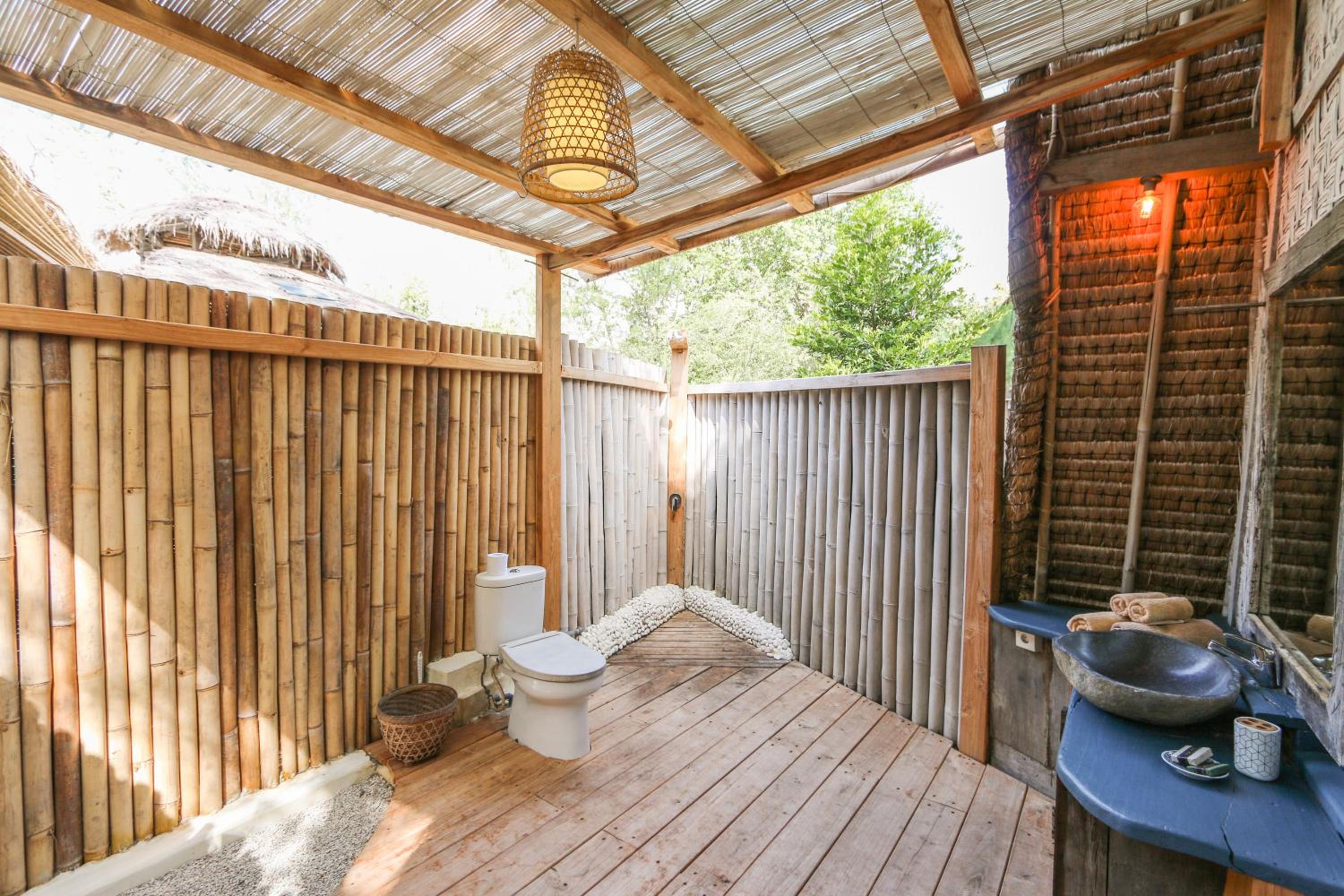Bungalow with Garden View - Photo 6