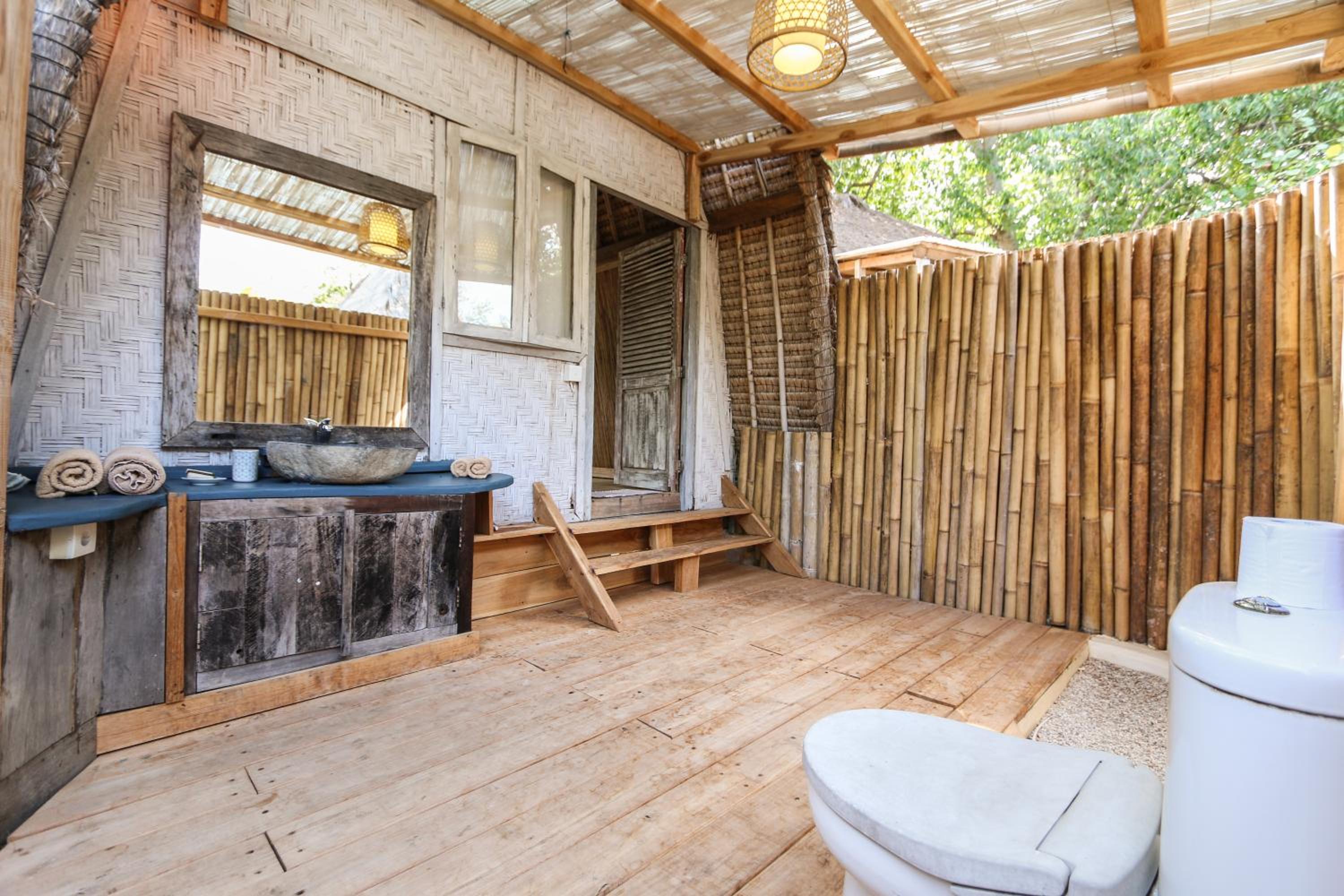 Bungalow with Garden View - Photo 7