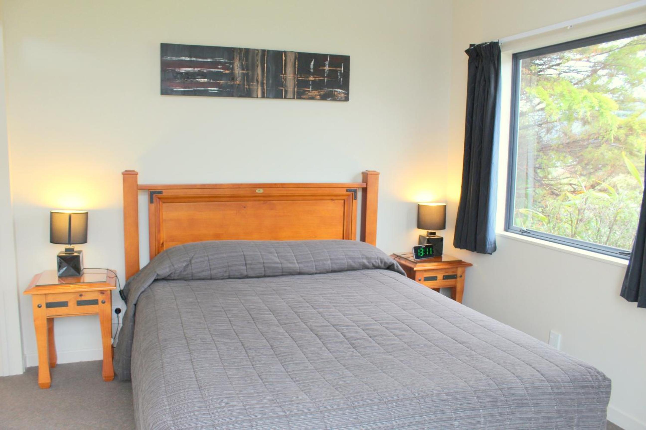 Two-Bedroom Apartment with Mountain View - Photo 10