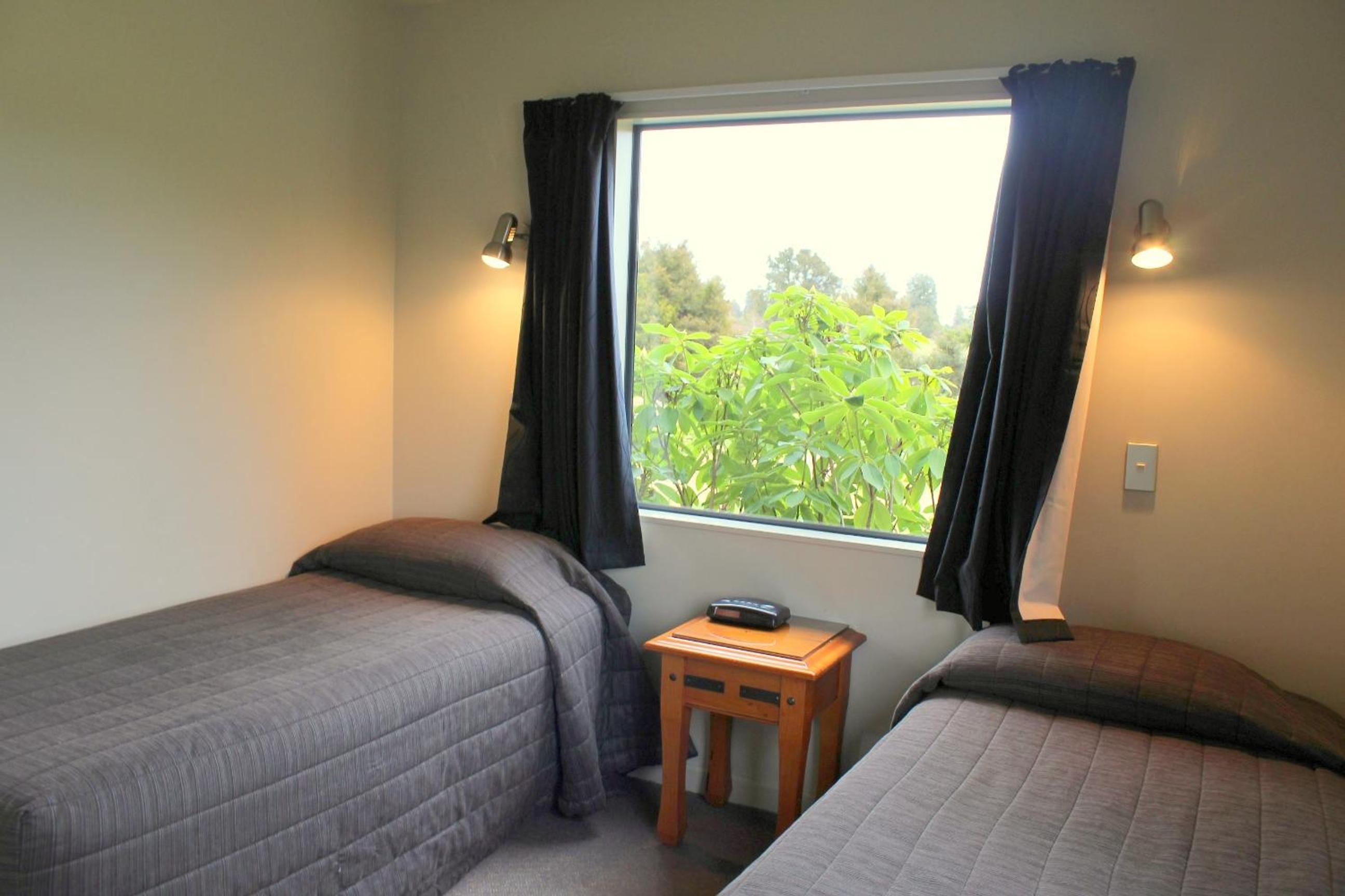 Two-Bedroom Apartment with Mountain View - Photo 5