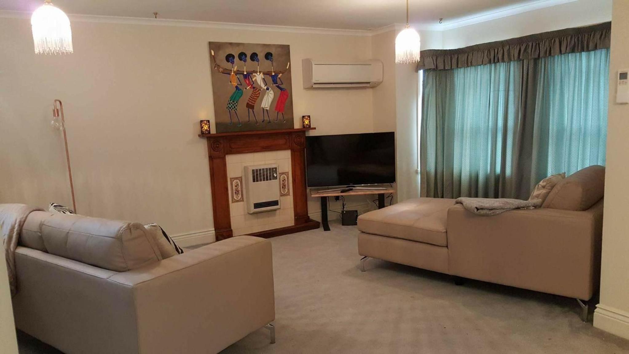 Three-Bedroom House photo 3