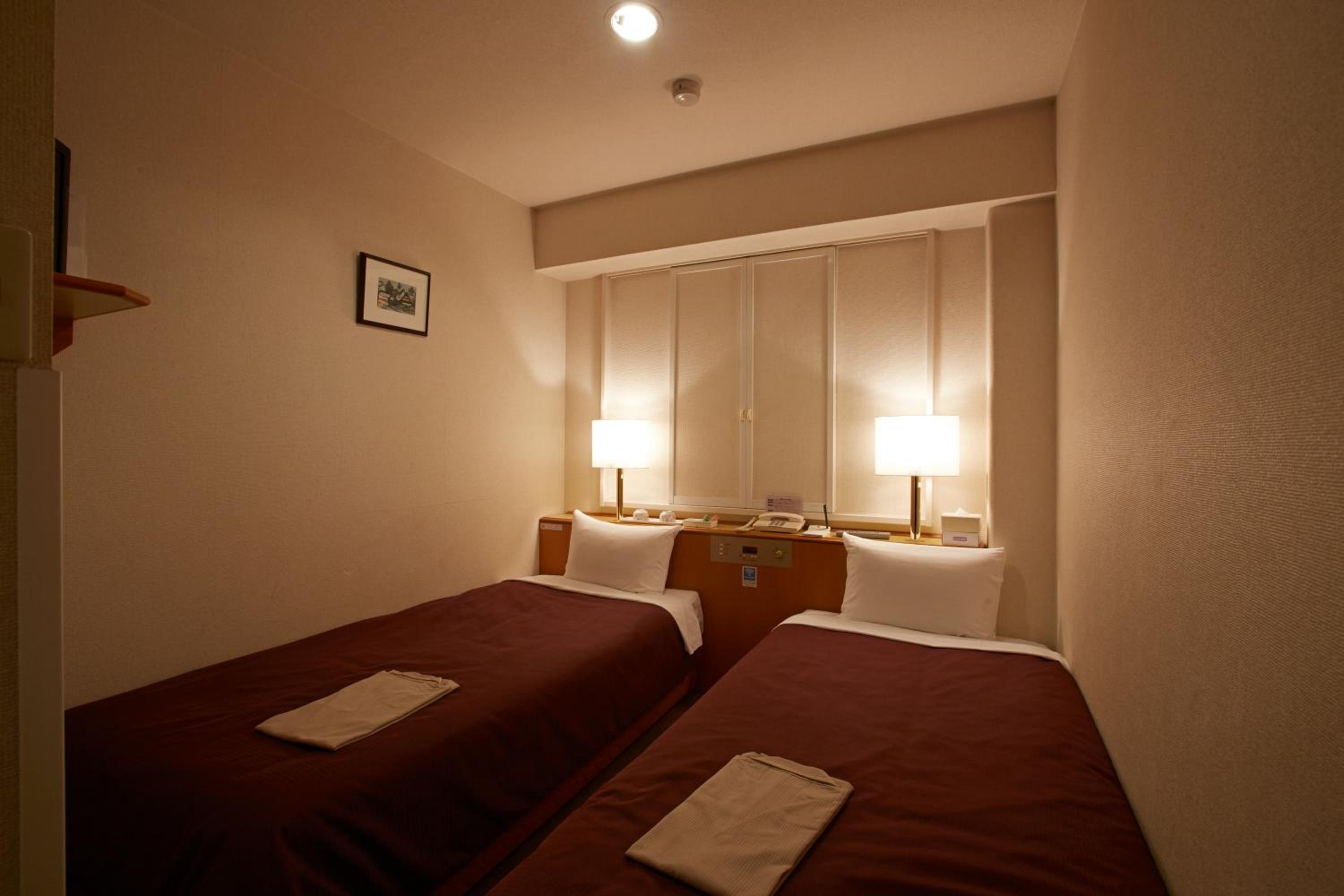 Economy Twin Room - Non-Smoking, photo 7