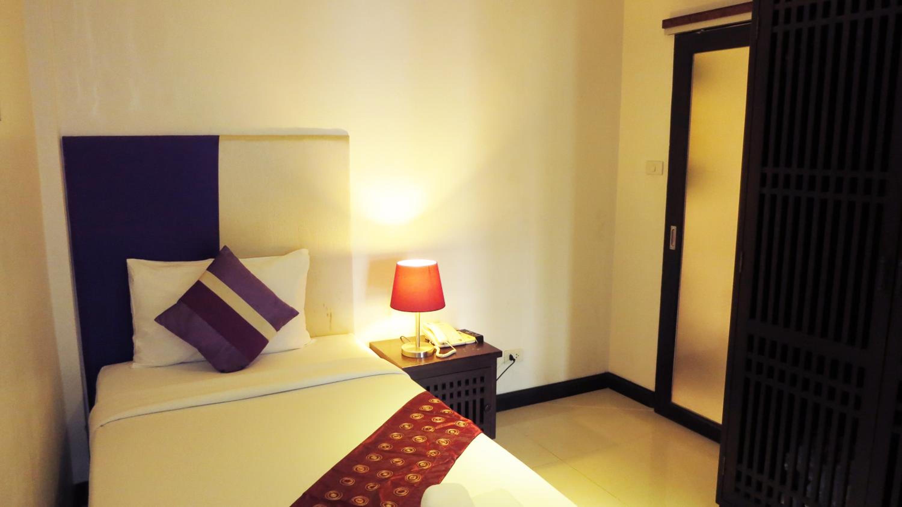 Economy Single Room with No Window photo 2