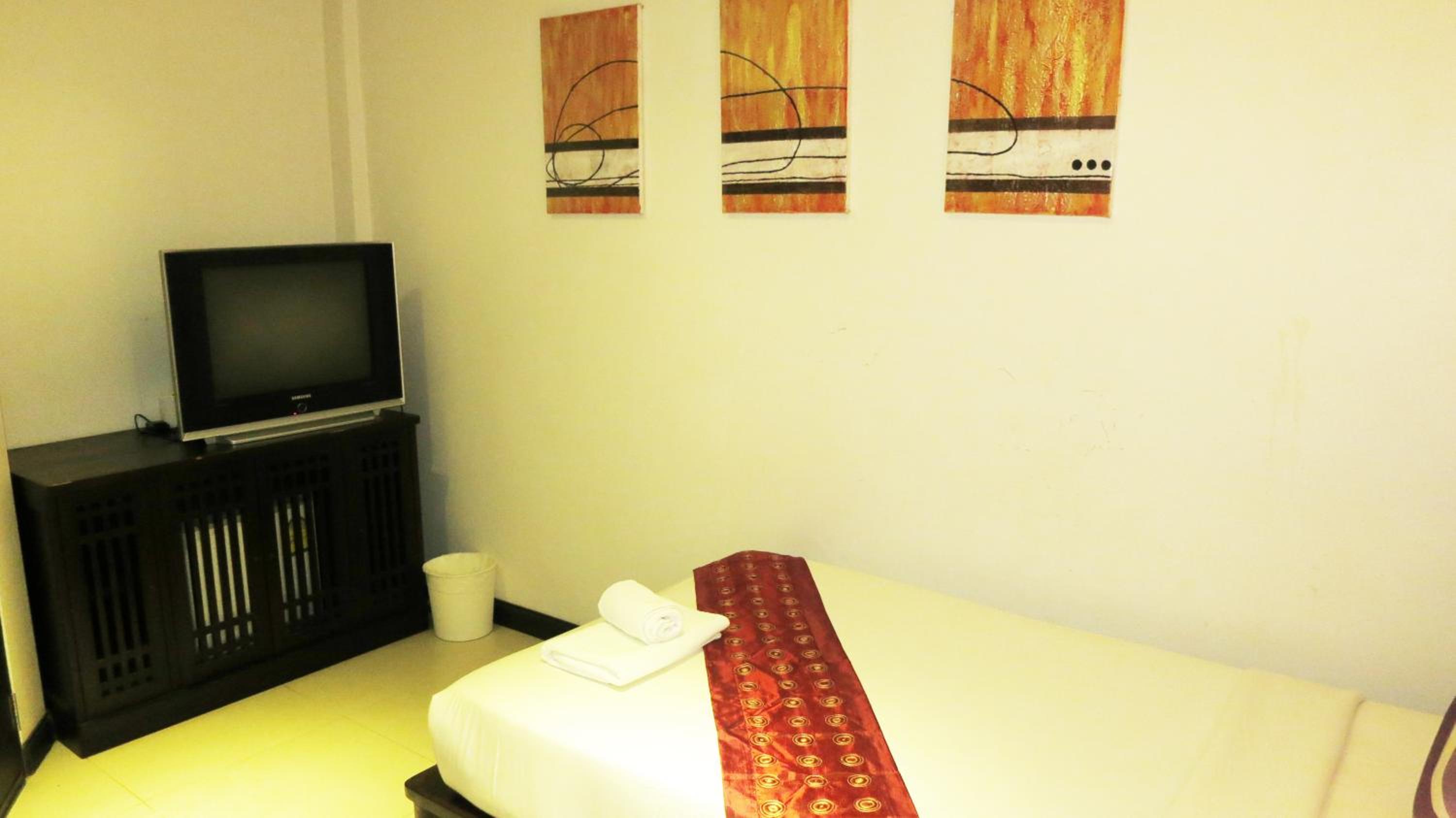Economy Single Room with No Window photo 1
