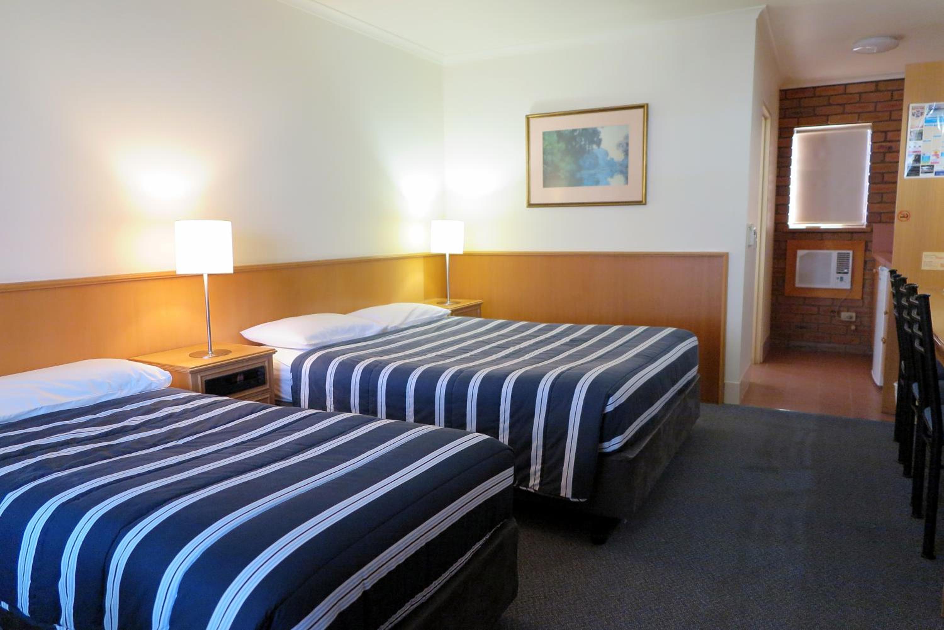 Twin Room (Upstairs) photo 3