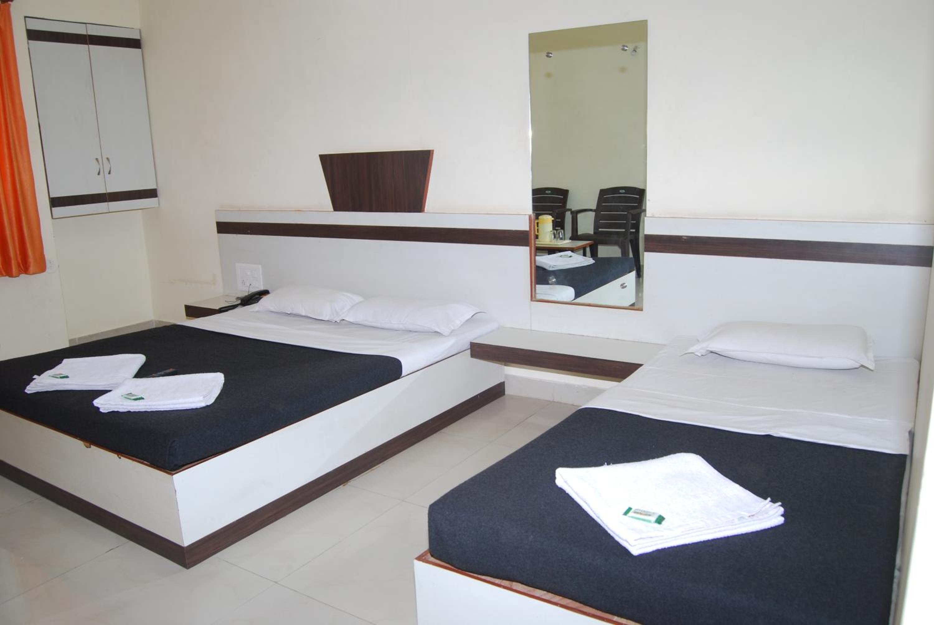 Deluxe Family Room With Ac photo 2