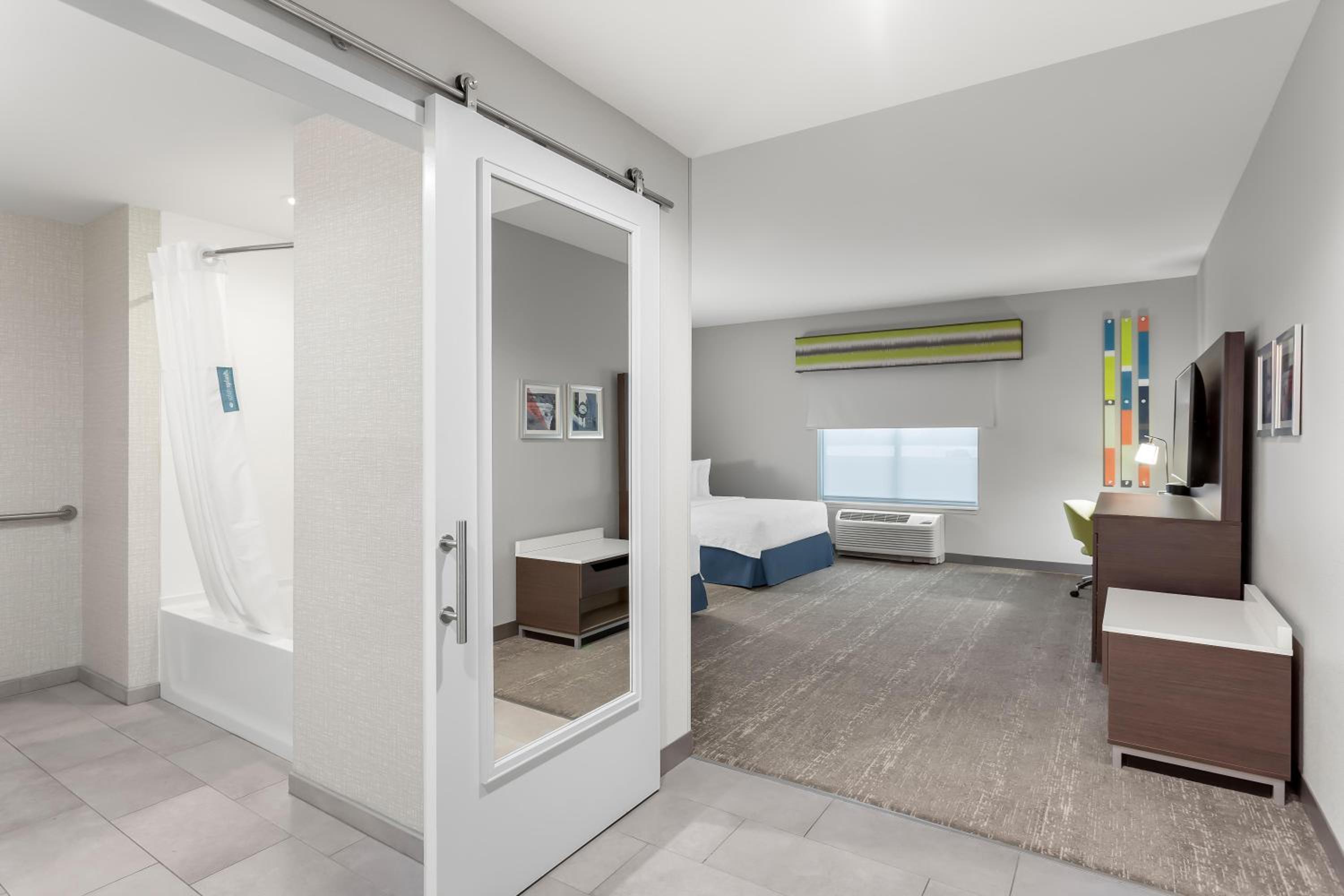Queen Room with Two Queen Beds and Bath Tub - Mobility Access - Photo 1