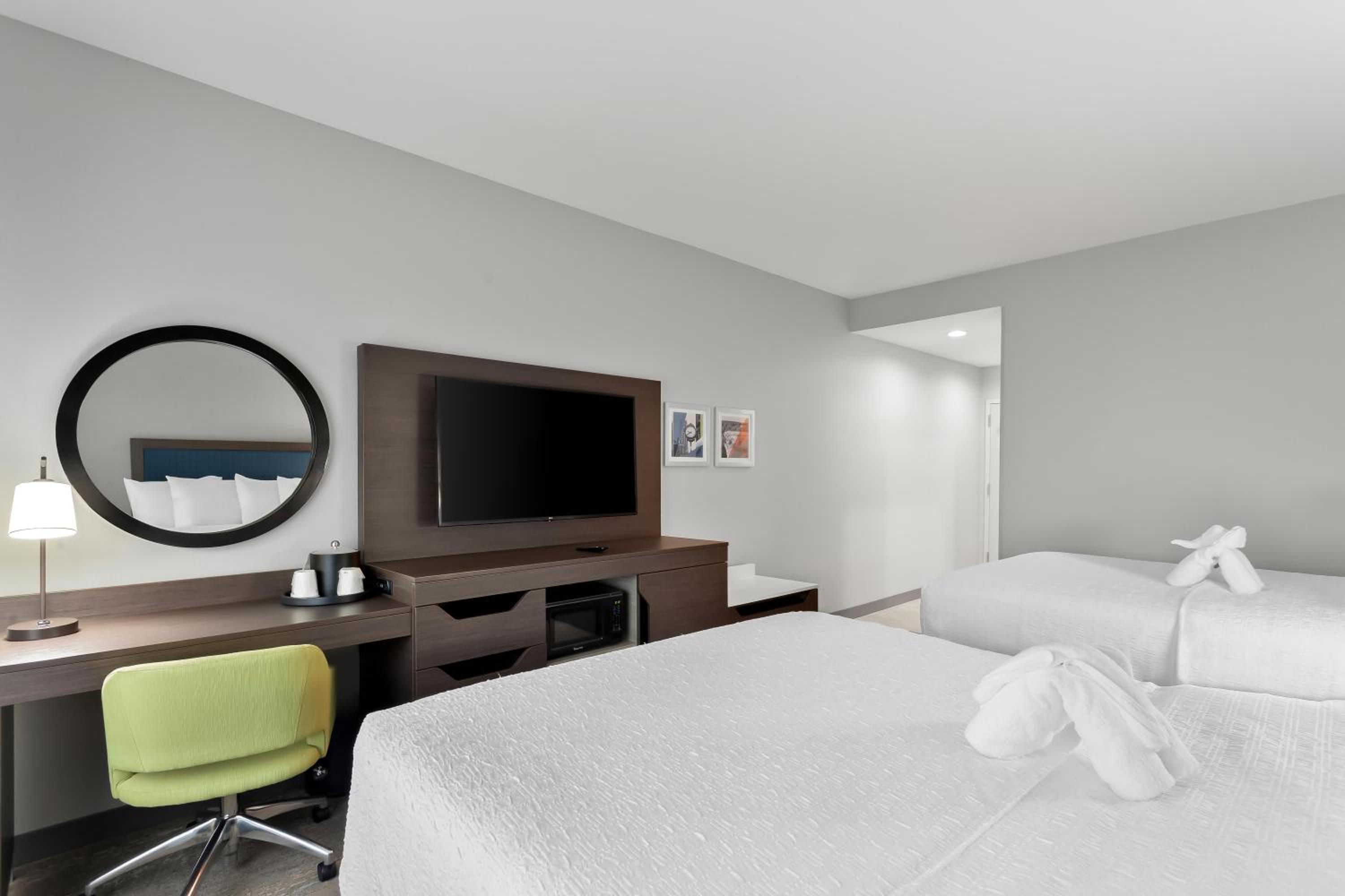 Queen Room with Two Queen Beds - Hearing Access - Photo 2