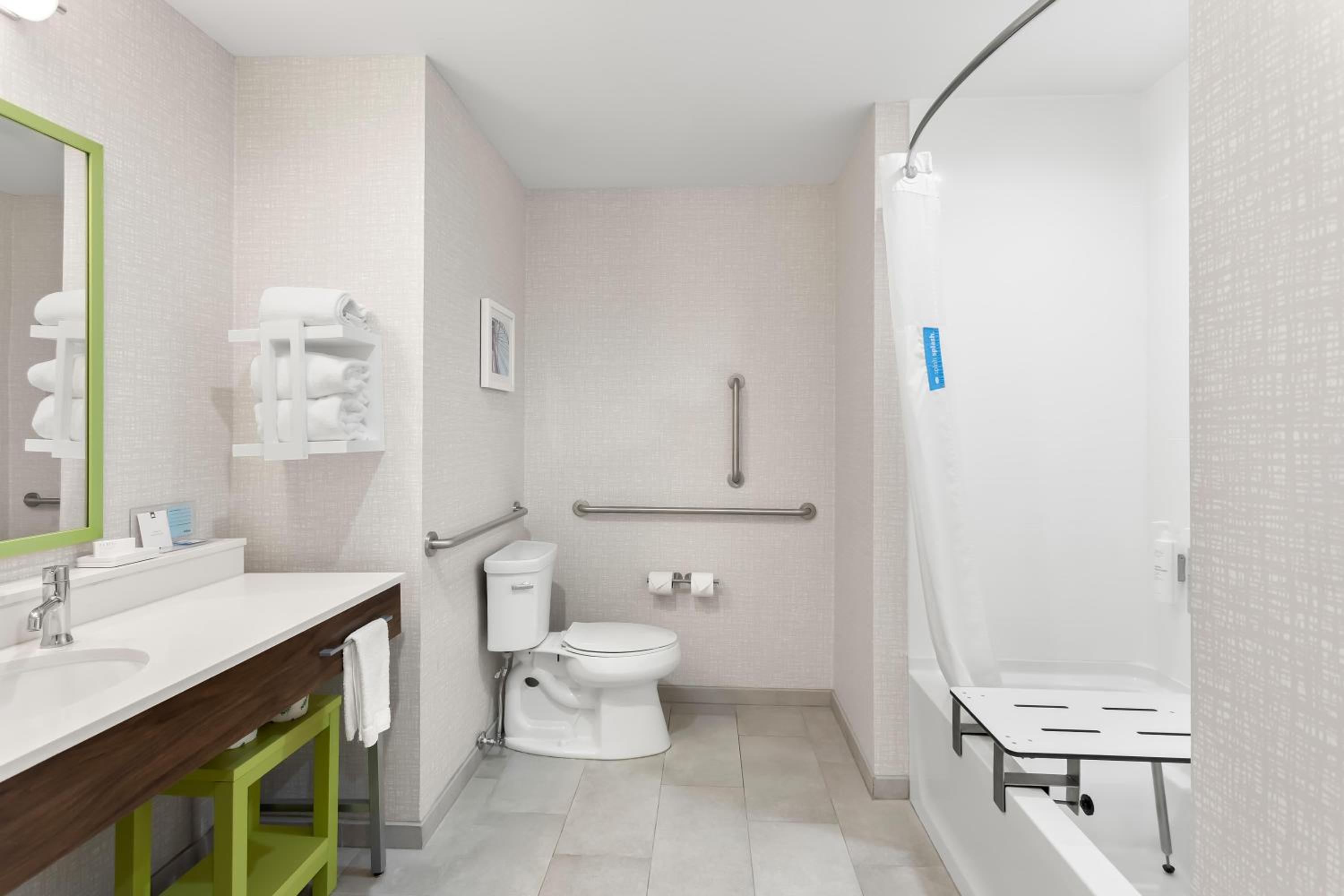 Queen Room with Two Queen Beds and Bath Tub - Mobility Access - Photo 5
