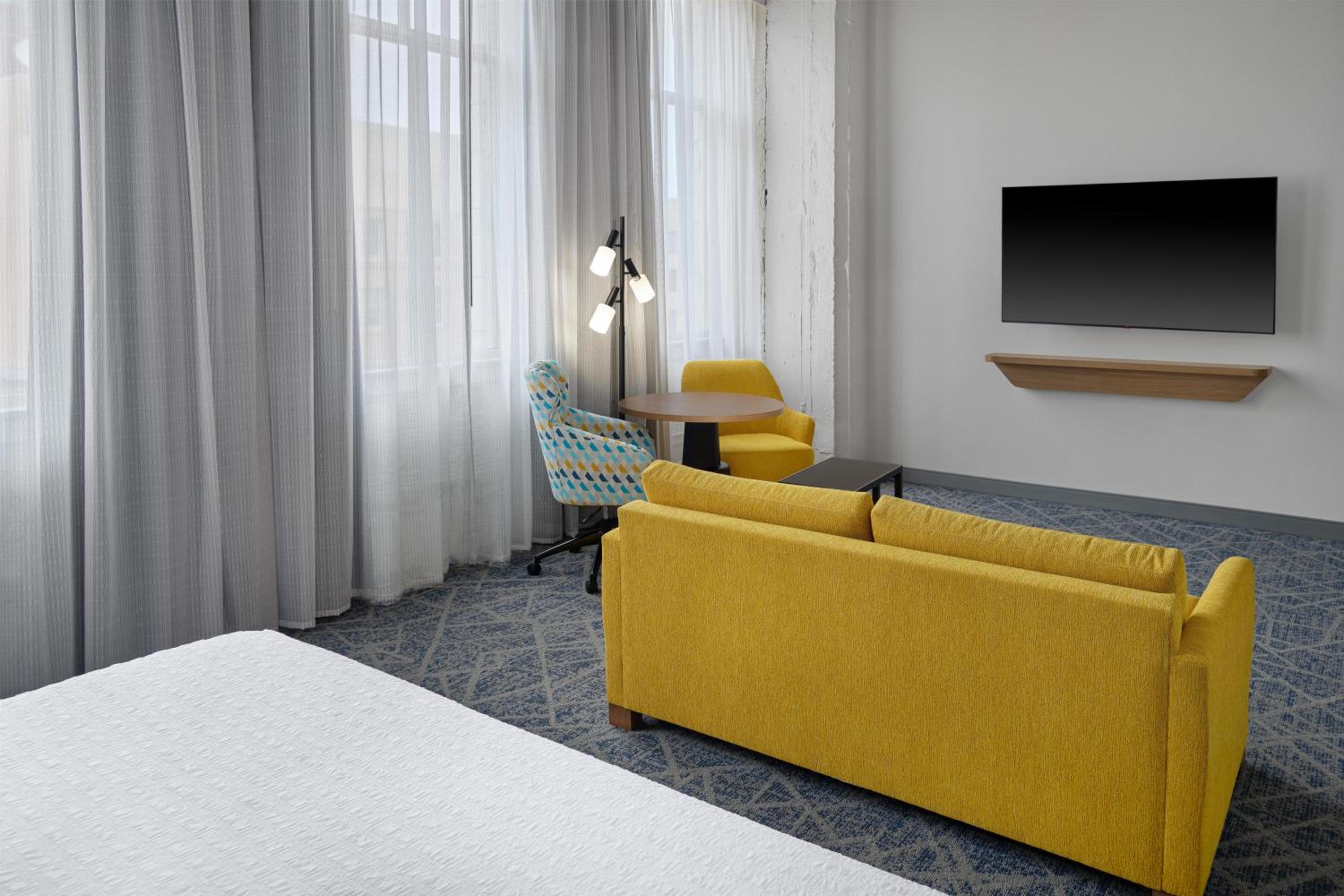 King Room with Sofa Bed - Non-Smoking photo 1
