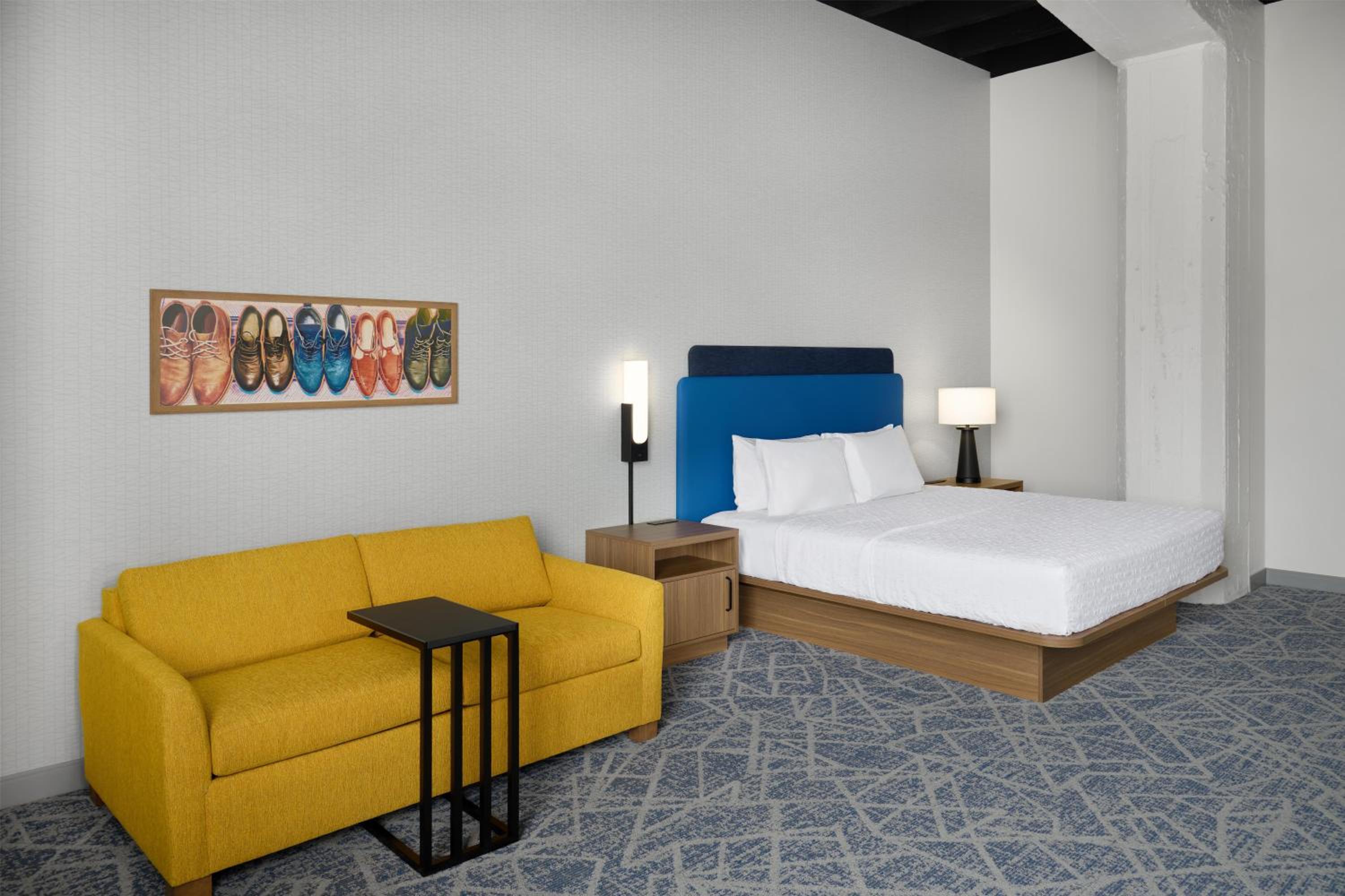 King Suite with Sofa Bed - Non-Smoking photo 1