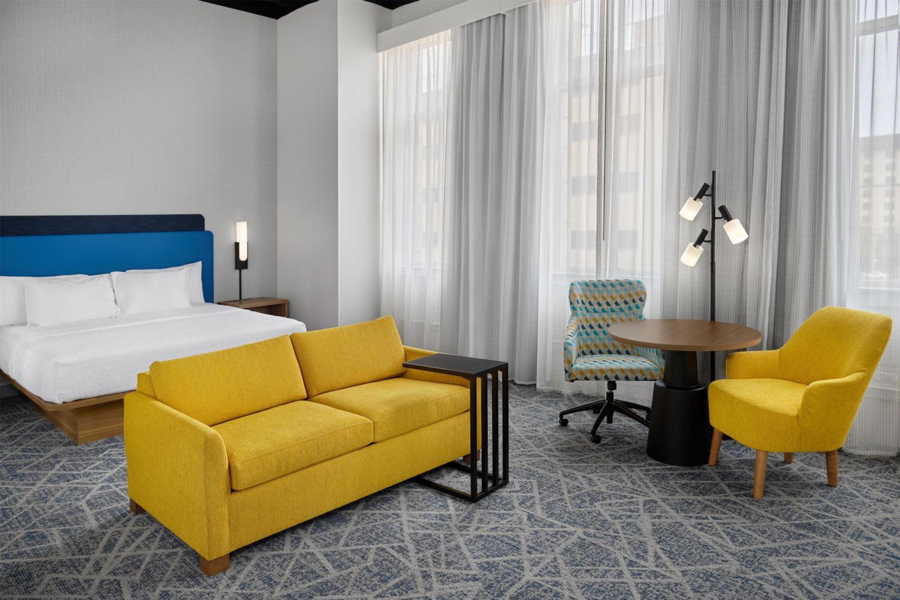 King Room with Sofa Bed - Non-Smoking photo 3