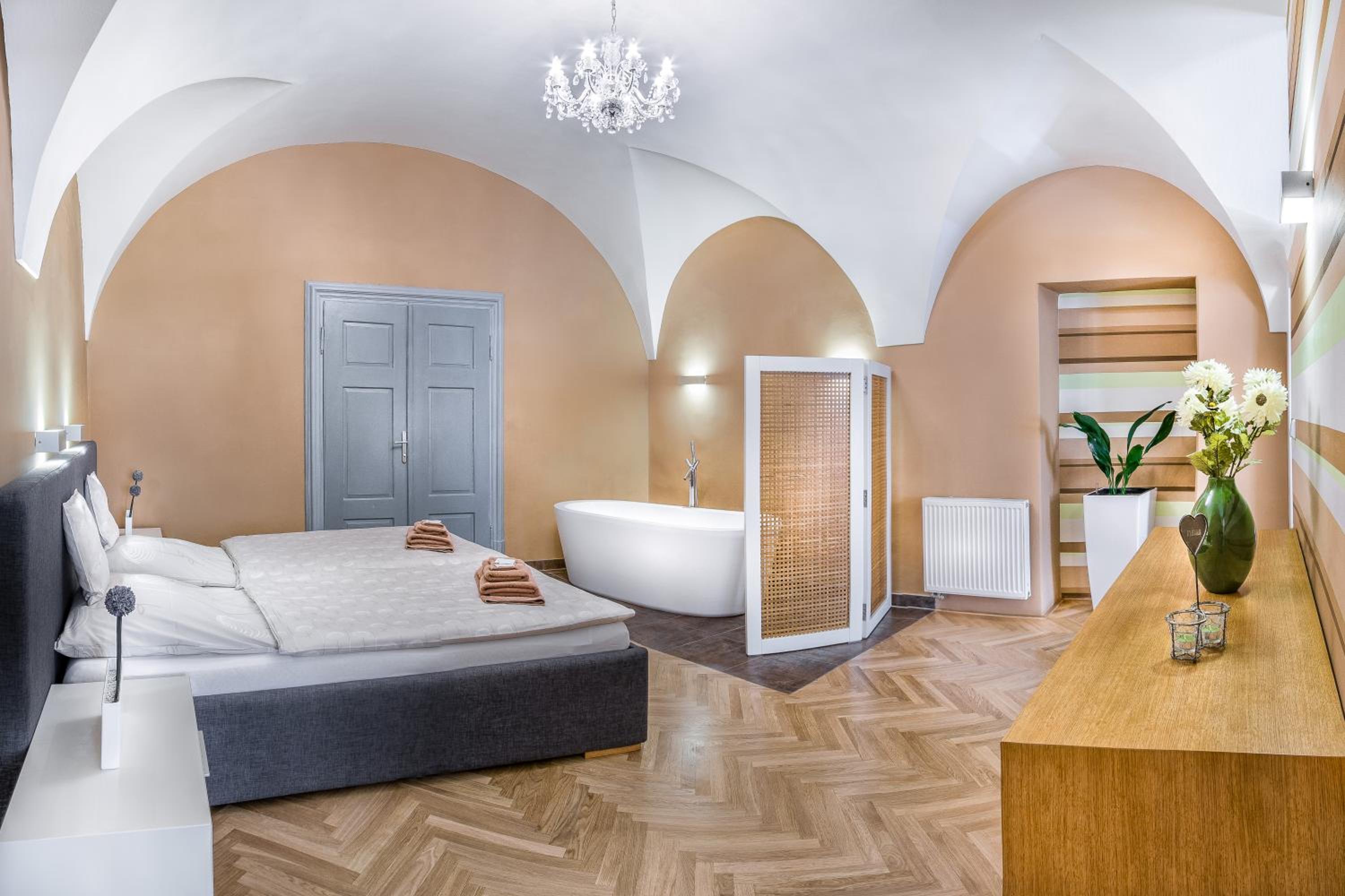 Apartment with Bath