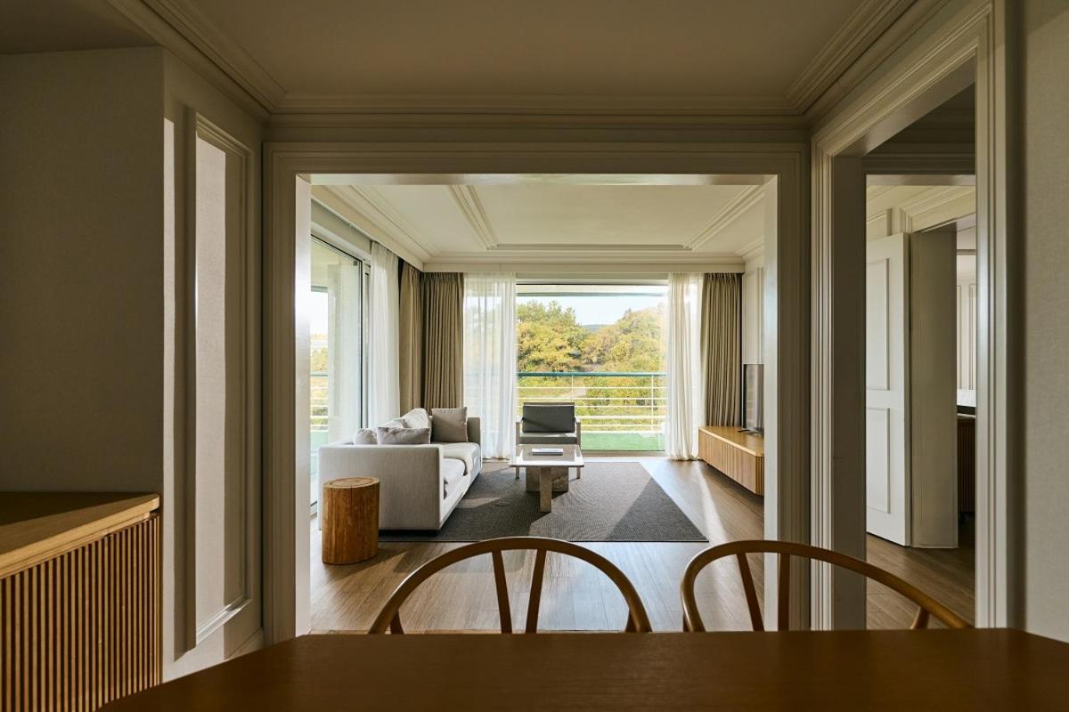 Premier Suite Garden View King + Breakfast for 2