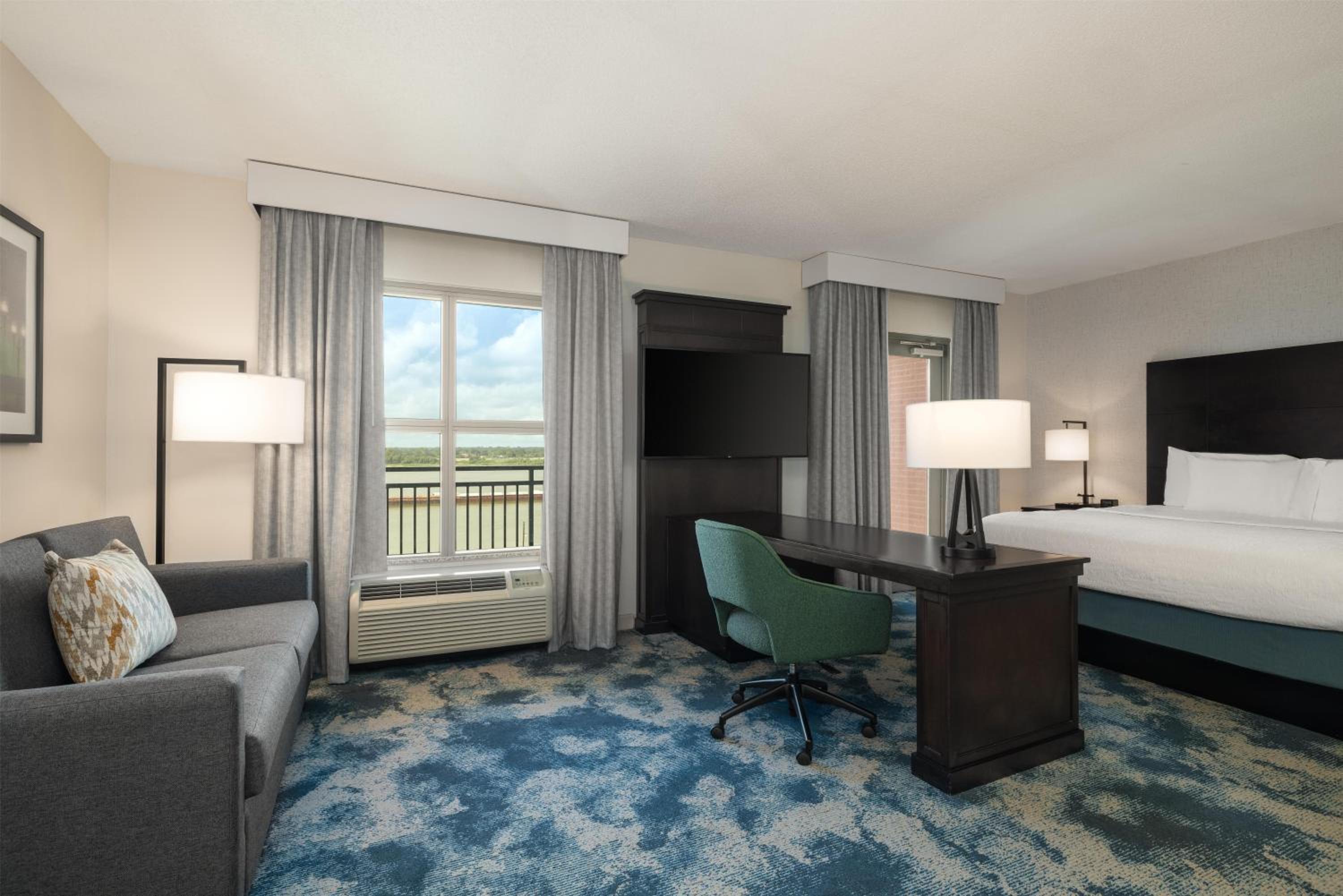 King Studio Suite with River View