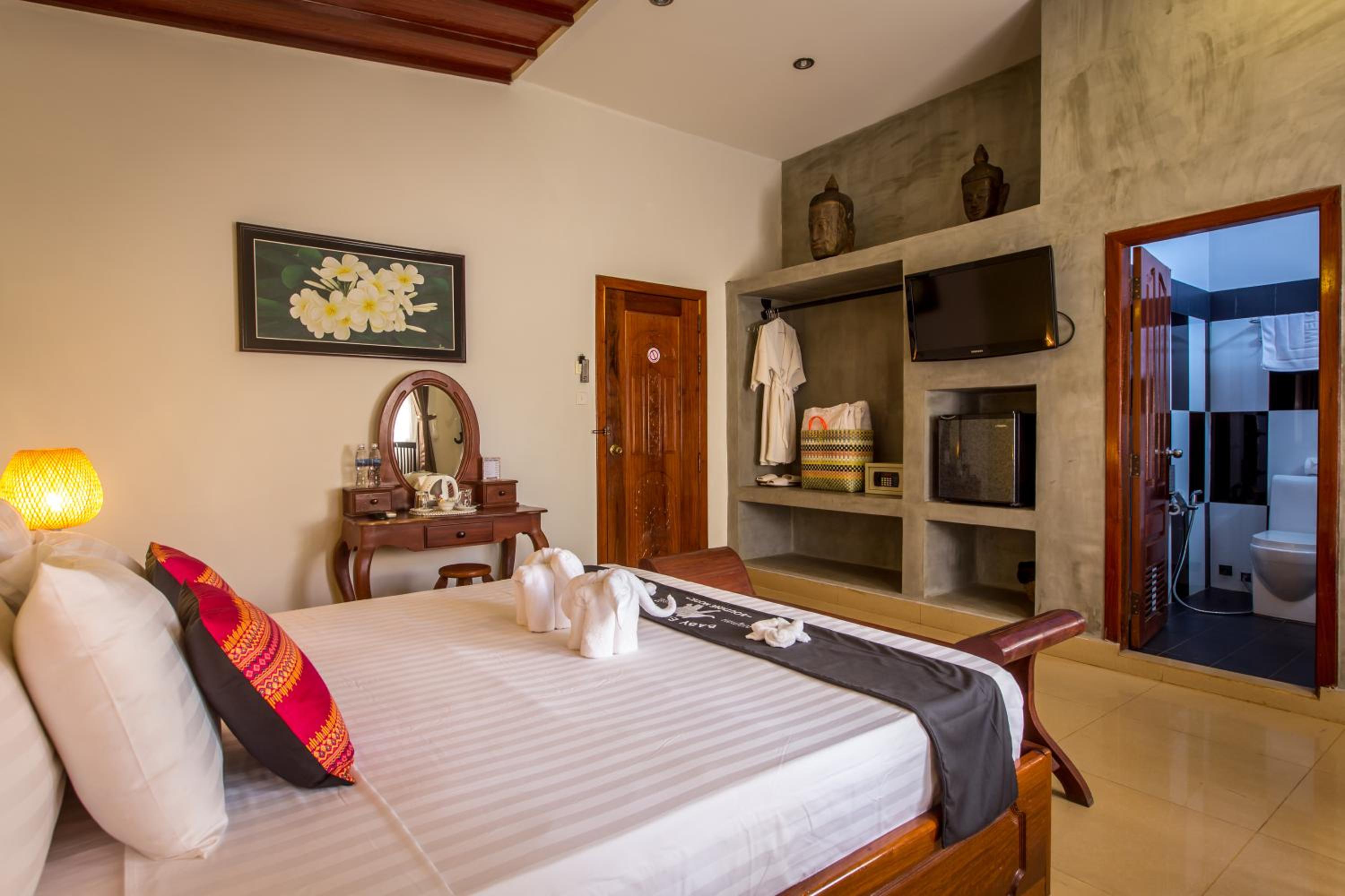 Deluxe Double Room - Photo 10