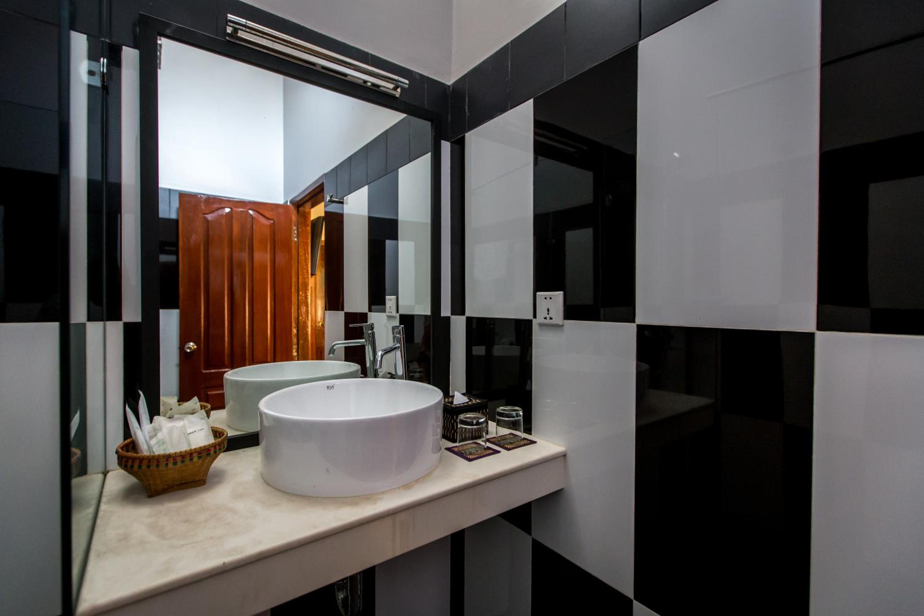 Deluxe Double Room - Photo 8