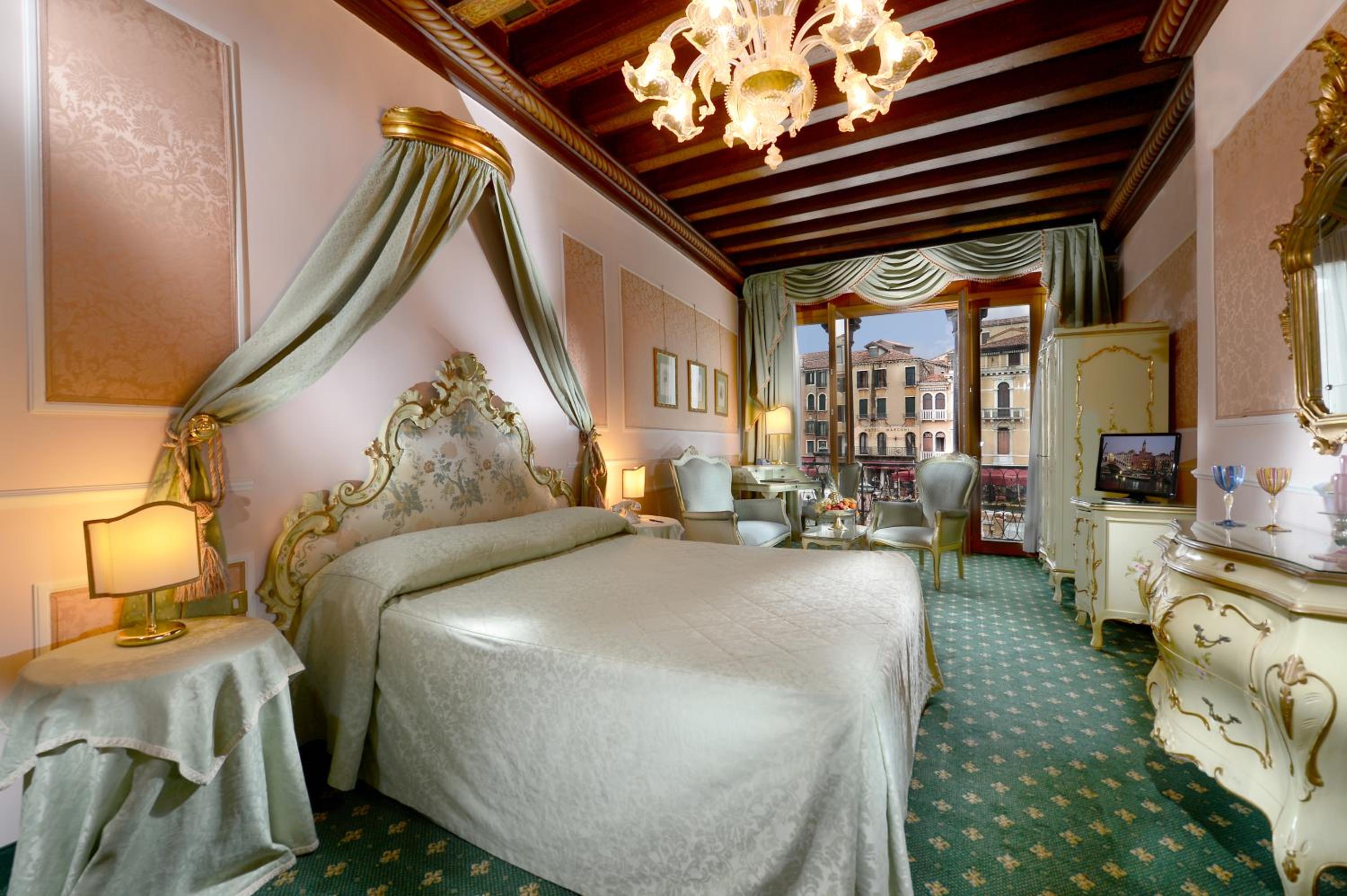 Junior Suite with Balcony and Grand Canal View - no smoking