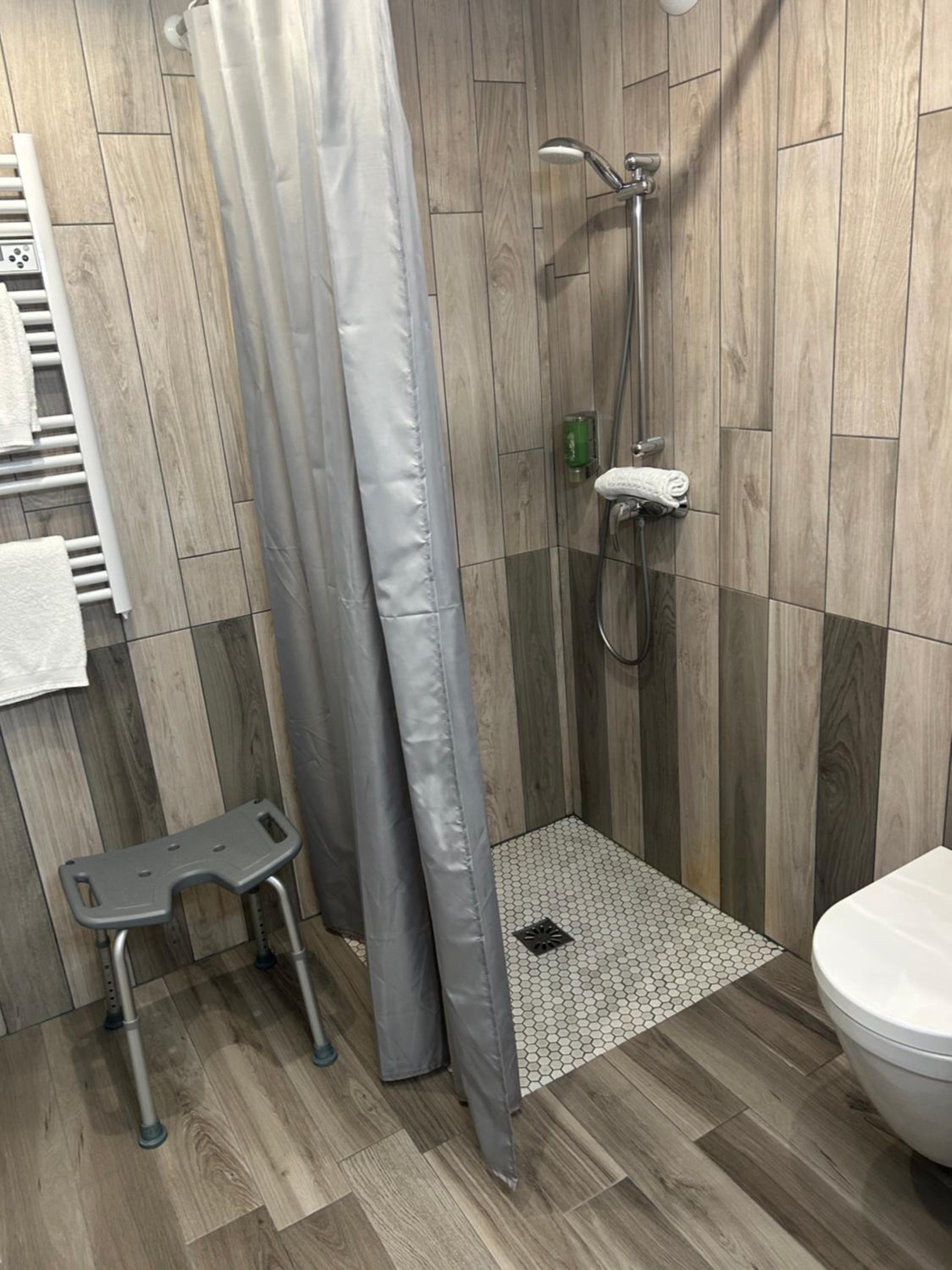 Double or Twin Room - Disability Access - Photo 5