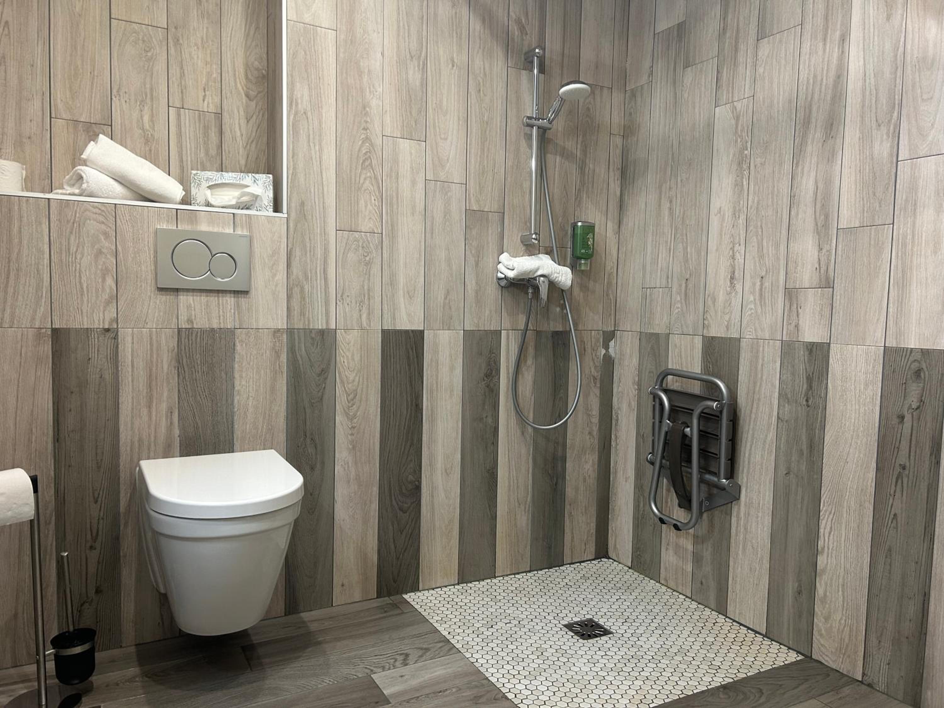 Double or Twin Room - Disability Access - Photo 6